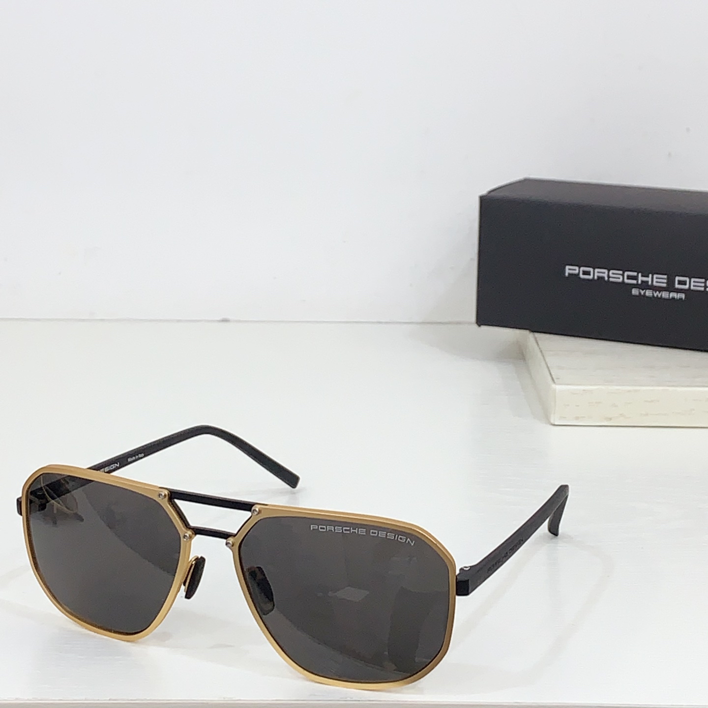  PORSCHE DESIG*
MODEL：
SIZE：61口17-145
