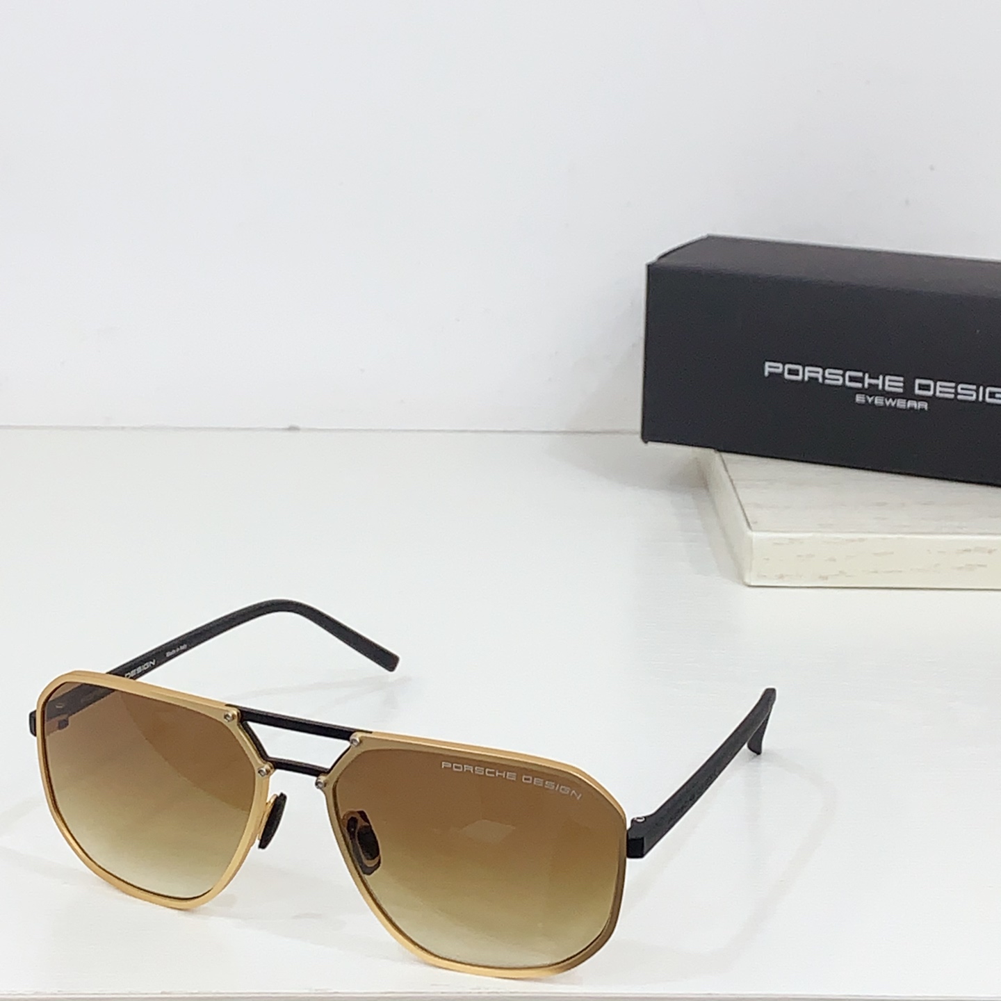  PORSCHE DESIG*
MODEL：
SIZE：61口17-145
