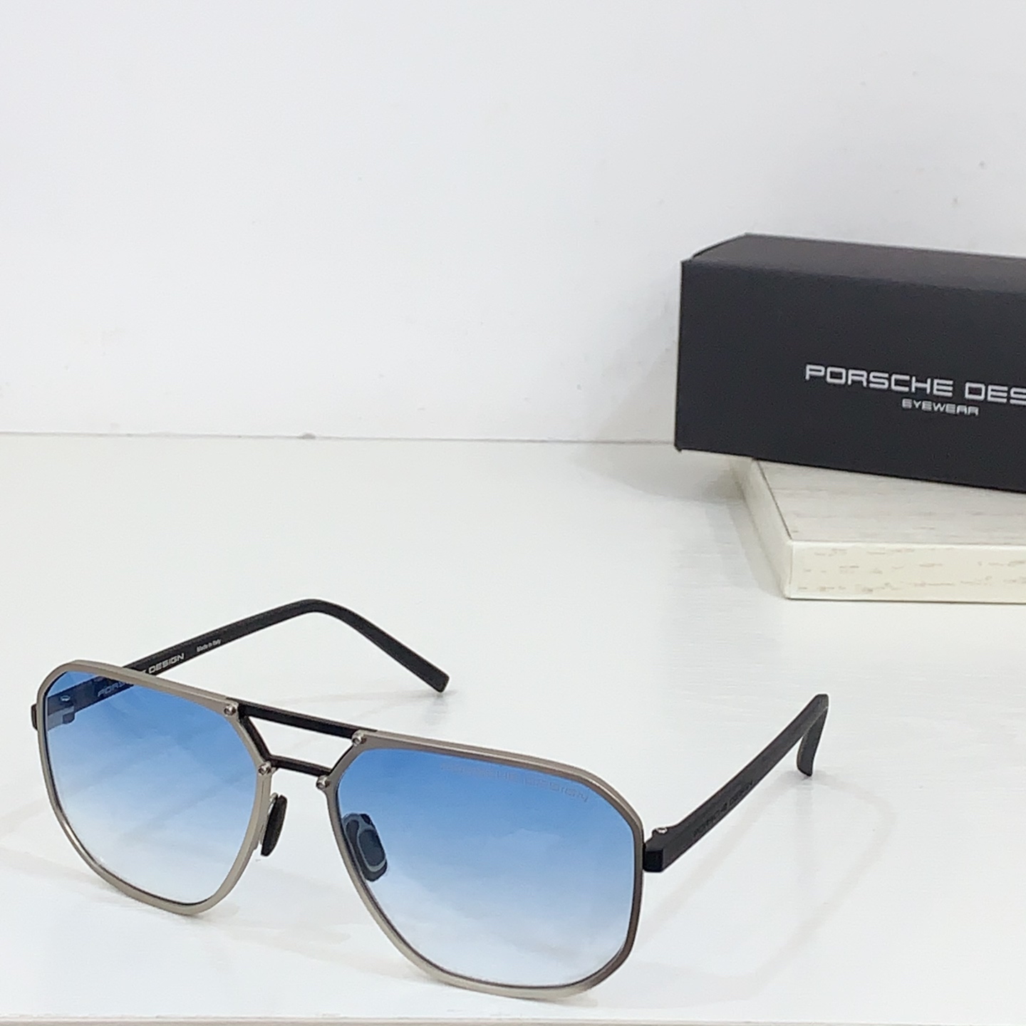  PORSCHE DESIG*
MODEL：
SIZE：61口17-145
