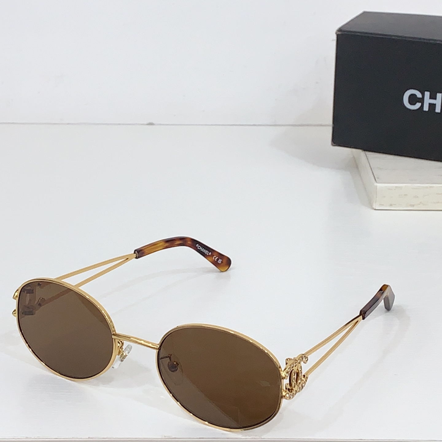  𝘾𝙃𝘼𝙉𝙀𝙇 新款 香奶奶
 Model  CH6991
 双C 镜腿闪钻logo，
日常又时髦
Si