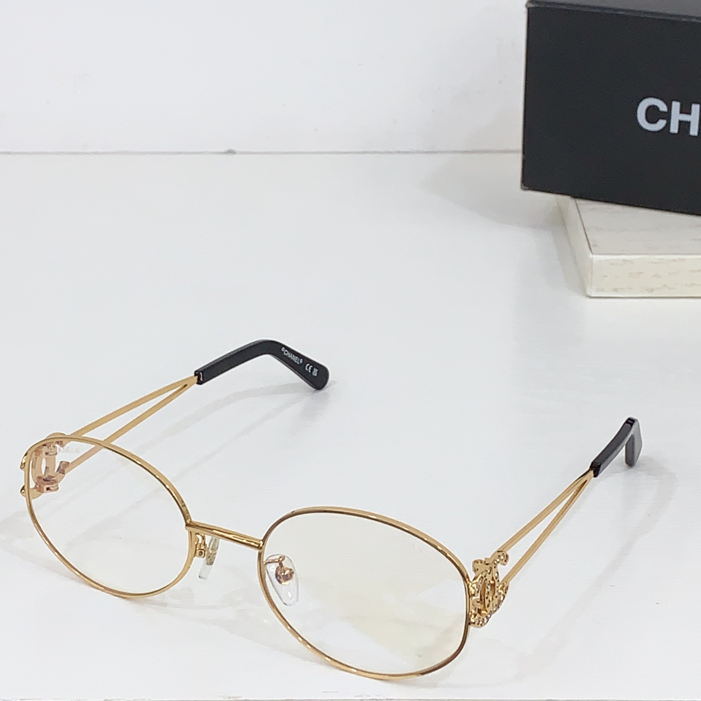  𝘾𝙃𝘼𝙉𝙀𝙇 新款 香奶奶
 Model  CH6991
 双C 镜腿闪钻logo，
日常又时髦
Si