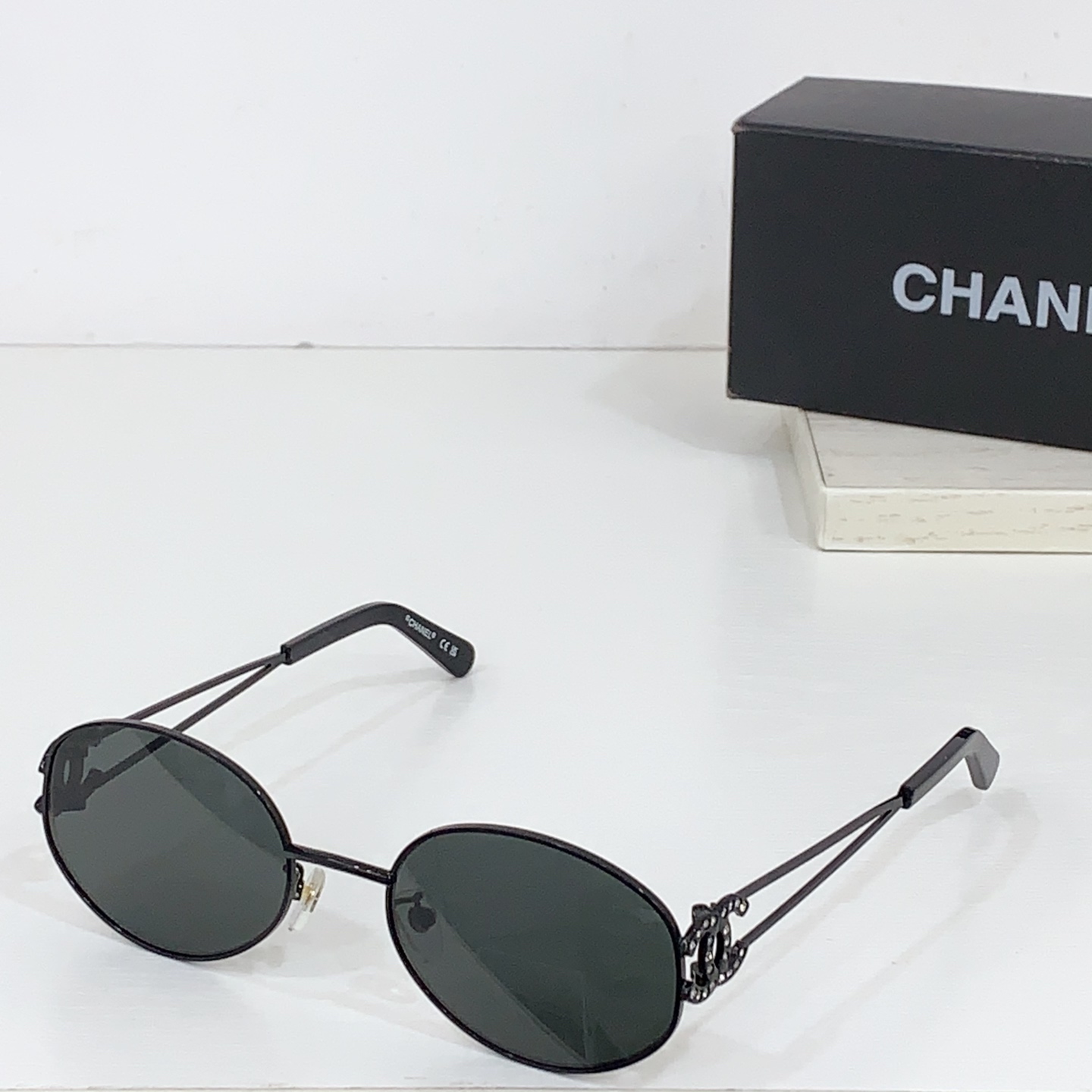  𝘾𝙃𝘼𝙉𝙀𝙇 新款 香奶奶
 Model  CH6991
 双C 镜腿闪钻logo，
日常又时髦
Si