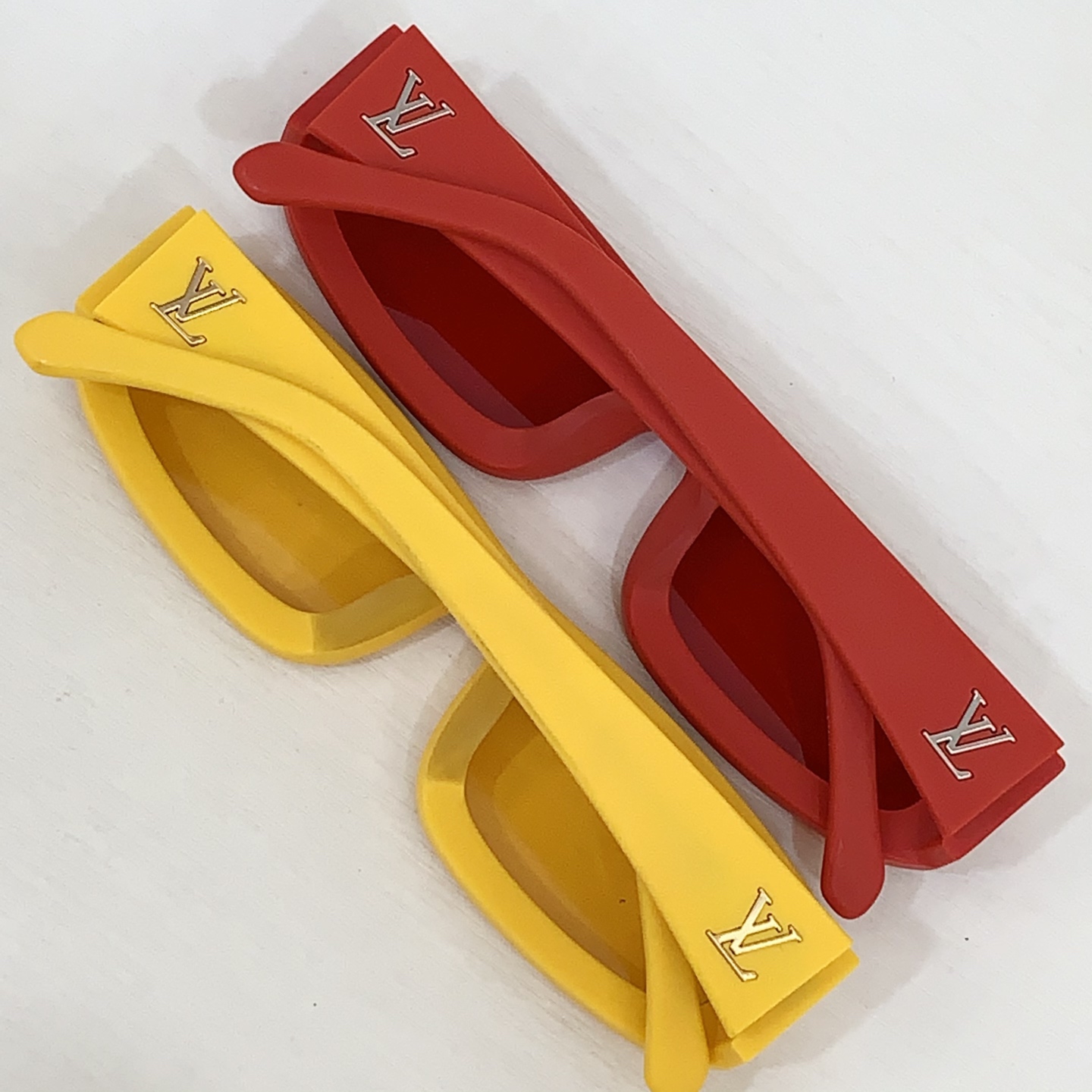  LOUIS VUITTON 路易威登 Z2388E 尺码57口16-145 LV图案镜腿 字母凹面镜框