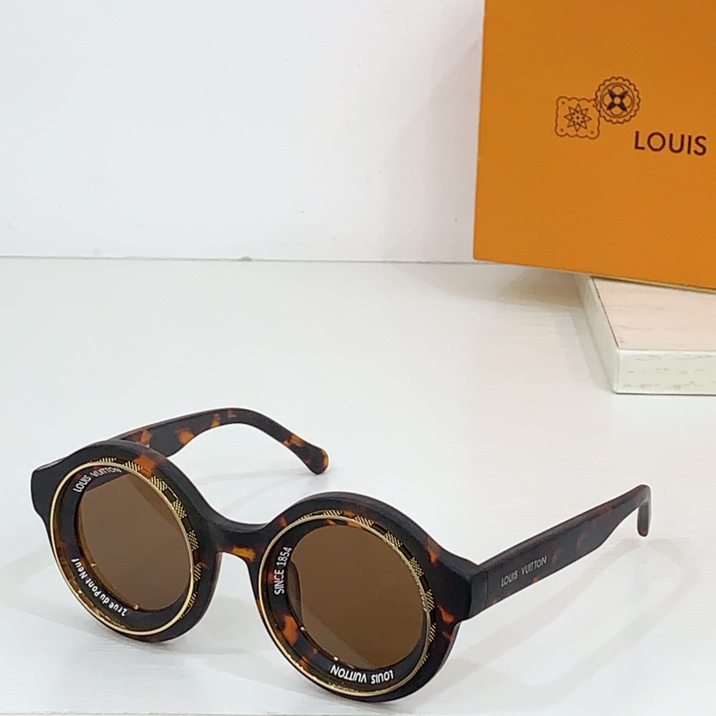 太阳镜 带钻
 LOUIS VUITTON 路易威登 Z2386U 尺码57口16-145 字母镜腿 凹