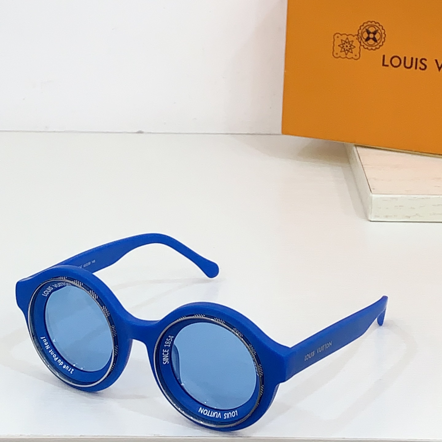 太阳镜 带钻
 LOUIS VUITTON 路易威登 Z2386U 尺码57口16-145 字母镜腿 凹