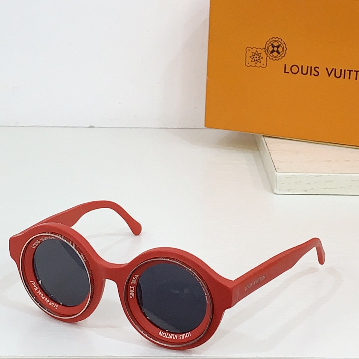 太阳镜 带钻
 LOUIS VUITTON 路易威登 Z2386U 尺码57口16-145 字母镜腿 凹