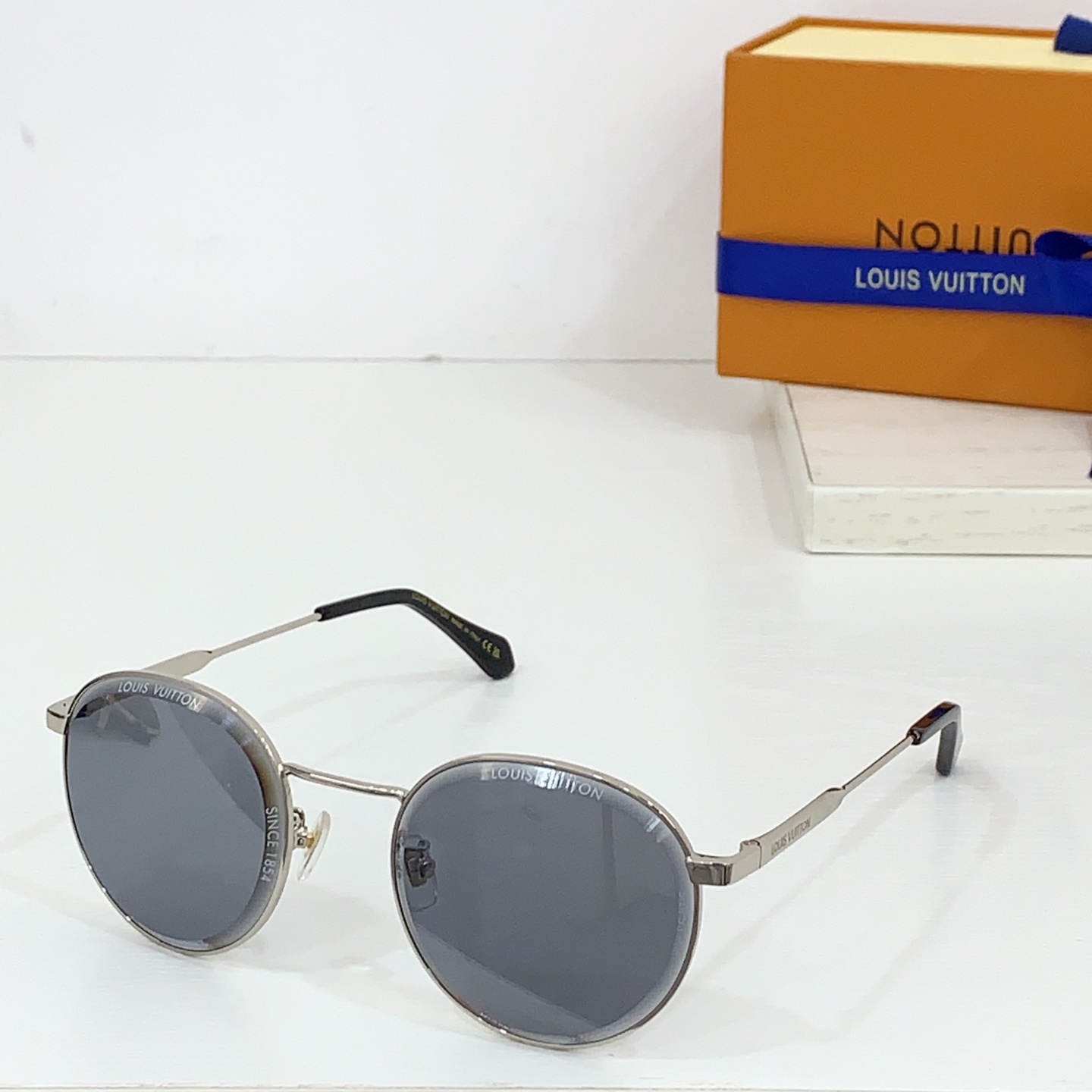 NO:243052,LOUIS VUITTON MODELZ2626U.Z2608U.Z2619U.Z2617U.Z2615U.Z2618U.Z2616U SIZE:53 port 22- SIZE53 port 20- glasses sunglasses, glasses, louis vuitton19860909LOUIS VUITTON MODELZ2626U.Z2608U .Z2619U.Z2617U.Z2615U.Z2618U.Z2616U SIZE:53口22- SIZE53口20- 眼镜墨镜太阳镜,眼镜,louis vuitton,glasses