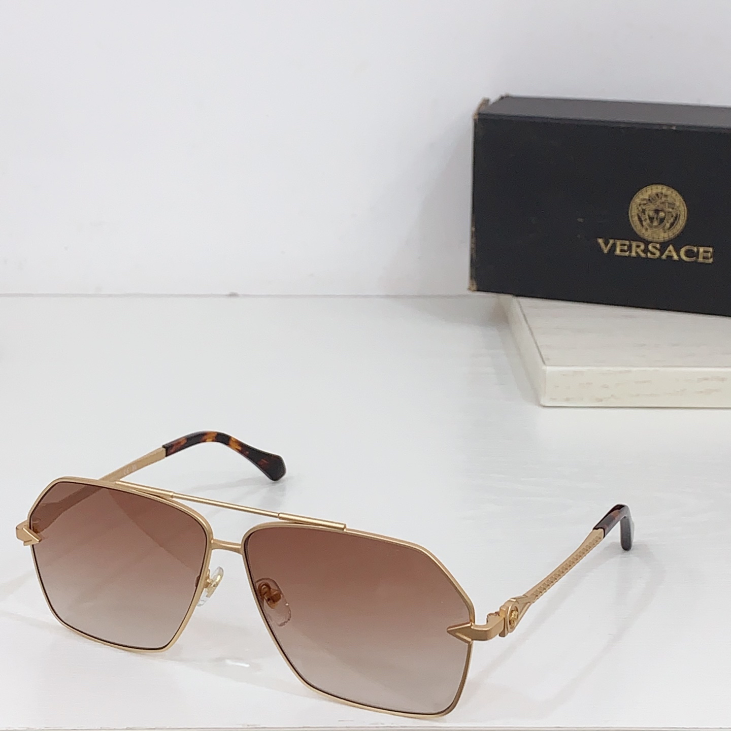 VERSAC*
MODEL：2284
SIZE：63口11-142

