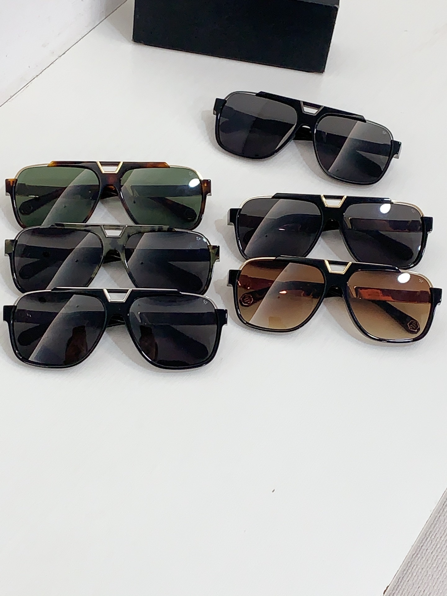 Philipp Plein Pilot Sunglasses: Metal Frame, Brand Labels, Model SP118M, Size 61-16-145. - 图片 1