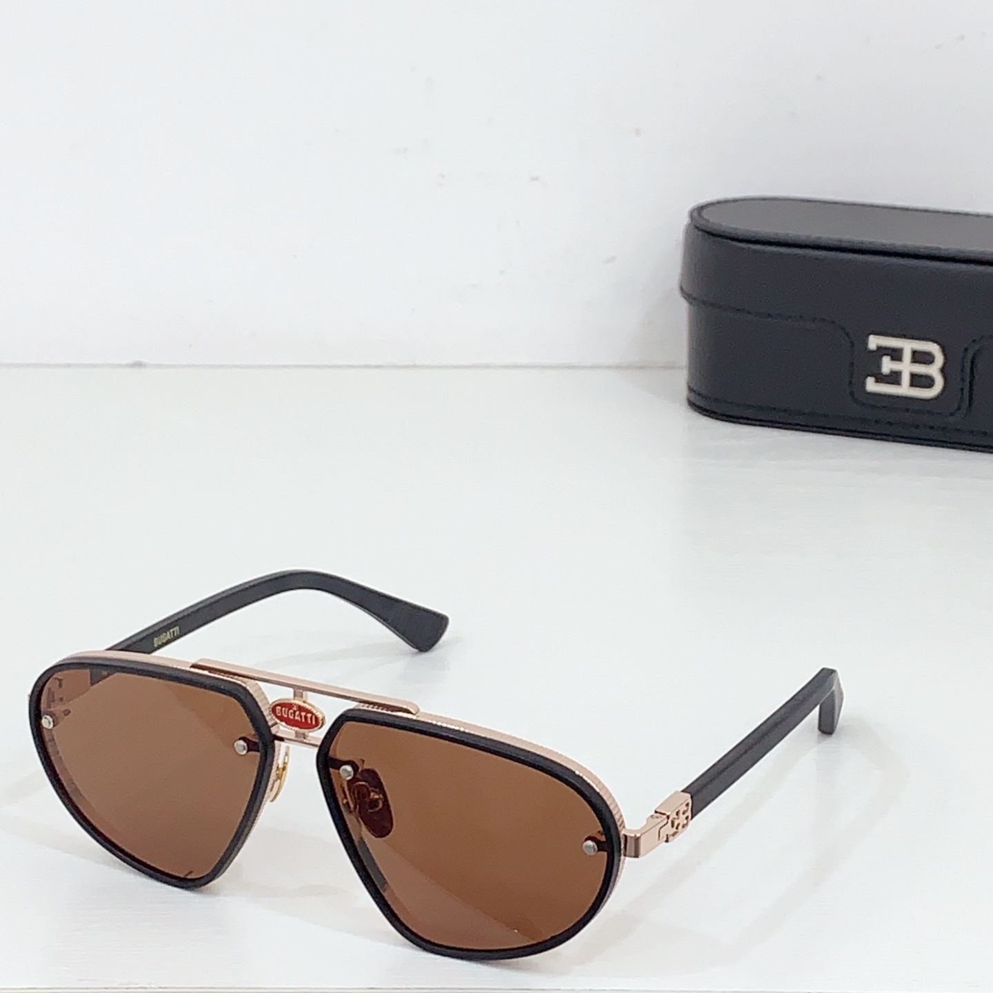 NO:247043,BUGATT Bugatti-Sun glasses are launched MODEL10, SIZE:64-13-142. The most unique version of the BugattiEyewear CollectionOne, and comes with a precious and luxurious suit. -Handmade Japanese cellulose acetate frame front -.Pure hardware -5-level Japanese screws and components, matching glasses, sunglasses, glasses19860909BUGATT 布加迪Bugatti-太阳镜上线咯 MODEL10,SIZE:64-13-142. BugattiEyewear CollectionOne中最独特的一款·并配有珍贵的超豪华套装. -手工制作的日本醋酸纤维素框架正面 -.纯 五金件 -5级日本 螺丝及组件,配套眼镜墨镜太阳镜,眼镜,glasses