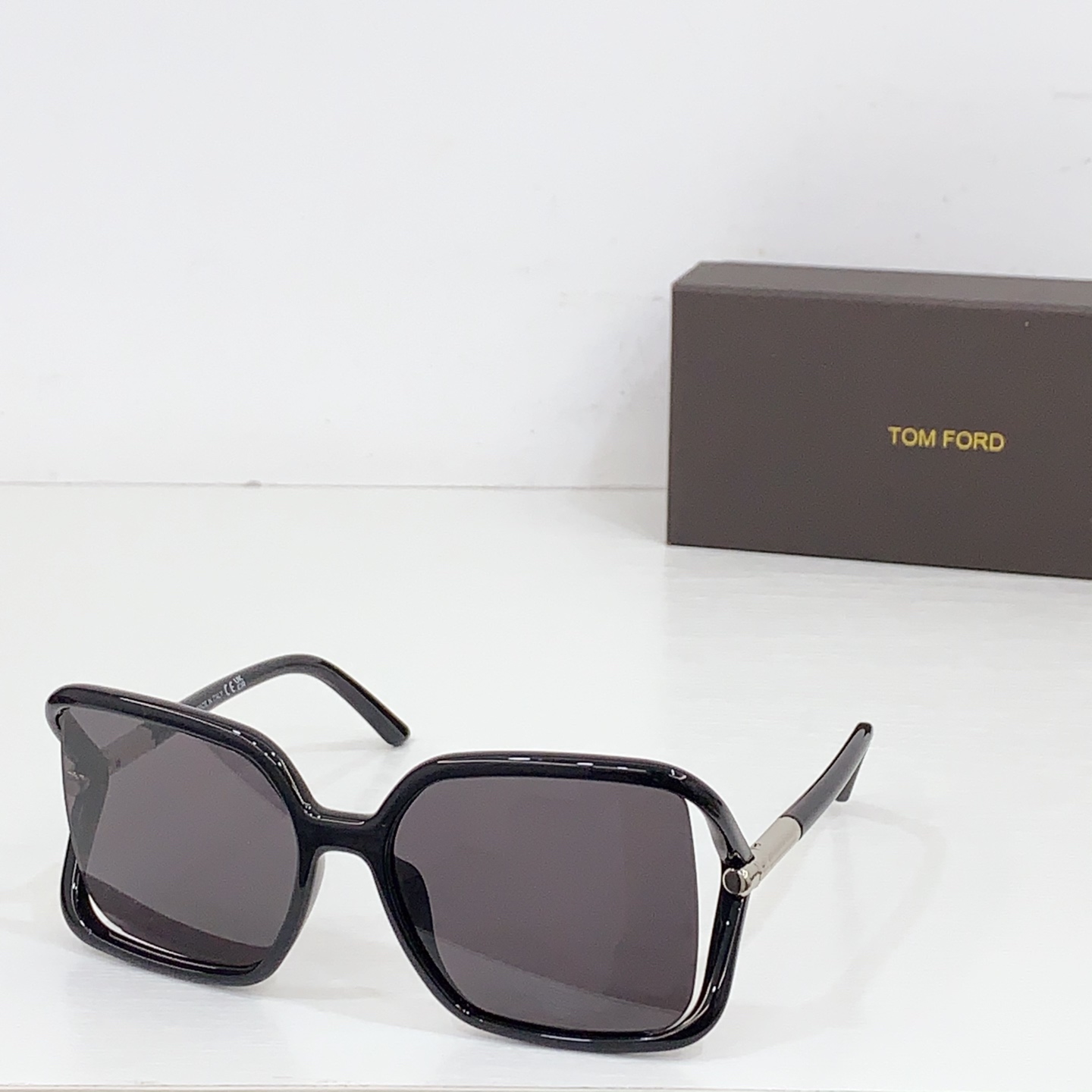 NO:249253,TOMFORD MOD:FT1089 SOLANGE Size:60-17- TF home chic frame design with shiny metal T logo on temples Glasses sunglasses, glasses, tom ford,tom ford,fendi19860909TOMFORD MOD:FT1089 SOLANGE Size:60-17- TF家别致的框型设计 镜腿上有闪亮的金属 T 标志 眼镜墨镜太阳镜,眼镜,tom ford,tom ford,fendi,glasses