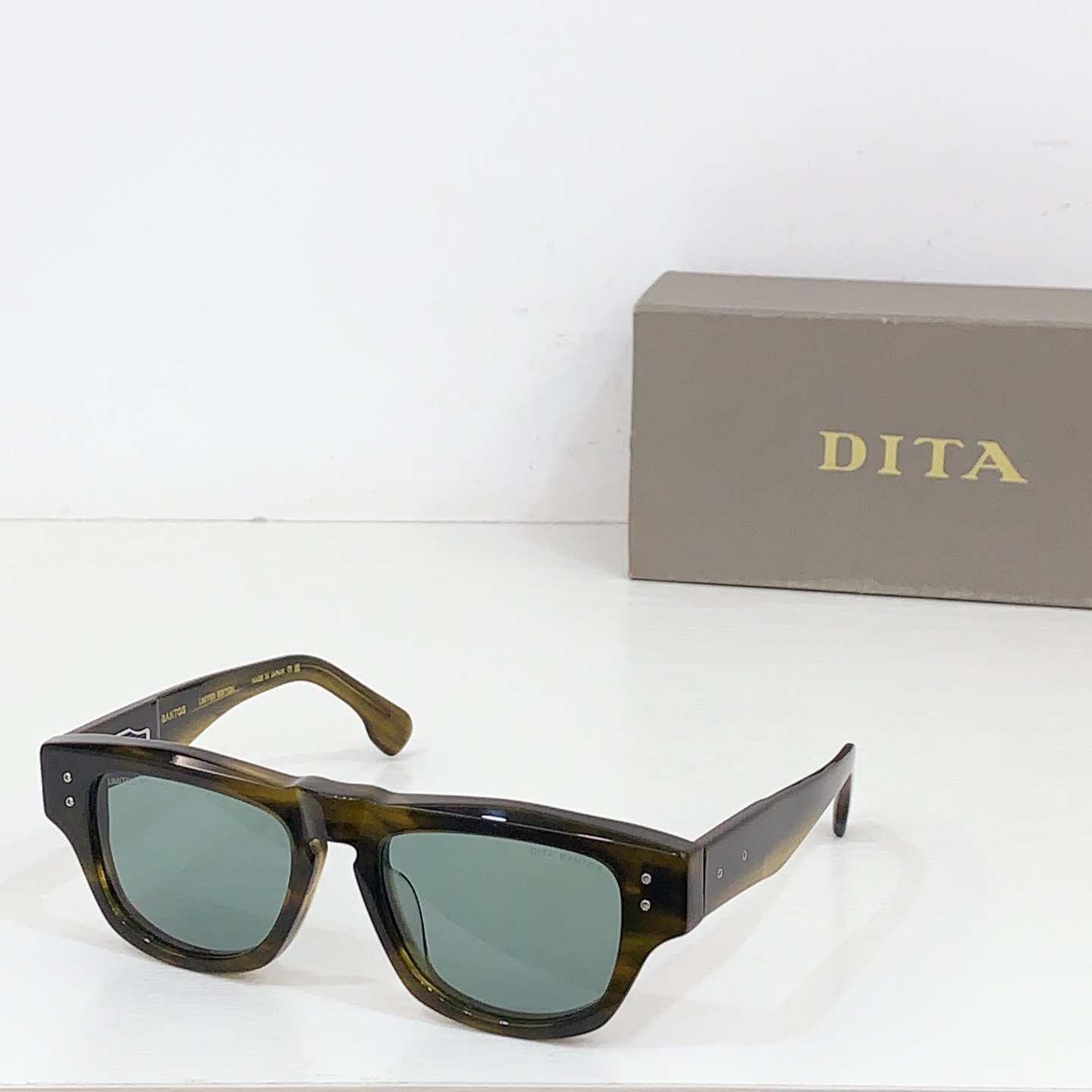 NO:249940,DITA top quality official website sold out BANTOS LIMITED EDITION series of panels ceilings. Minimalism and the greatest details are integrated into one, with a new temple design with a very personalized upgraded frame brings a simple beauty, which is a high-end embodiment of craftsmanship and shows luxury MODEL: DTS723 SIZE: 51-port 20-151 glasses sunglasses sunglasses, glasses19860909DITA顶级品质官网售罄 BANTOS LIMITED EDITION系列板材领域的天花板 极简主义与最大细节融为一体,极富个性的全新镜腿设计 升级镜框带来简洁的美感 更是工艺的高级体现 尽显奢华 MODEL:DTS723 SIZE:51口20-151 眼镜墨镜太阳镜,眼镜,glasses