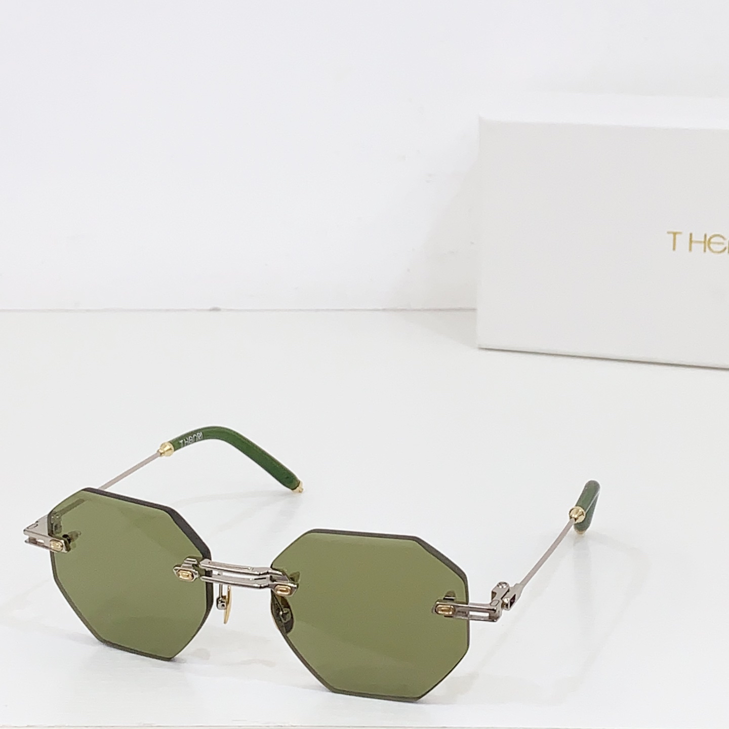 NO:249953,T-HENRI Japanese high-end brand~ purely handmade~ glasses frame is made of top thickness 4.0 lenses, and the front is made of diamond cut edges and blue film inner laser printing TOP QUALITY MODELTROFEO SIZE50 18-141 box glasses sunglasses sunglasses, glasses19860909T-HENRI 日本高端品牌～纯手工打造～眼镜镜框采用上厚达 4.0镜片打造而成,正面采用钻石切边內镀蓝膜镭射印字 TOP QUALITY MODELTROFEO SIZE50口18-141 配盒眼镜墨镜太阳镜,眼镜,glasses