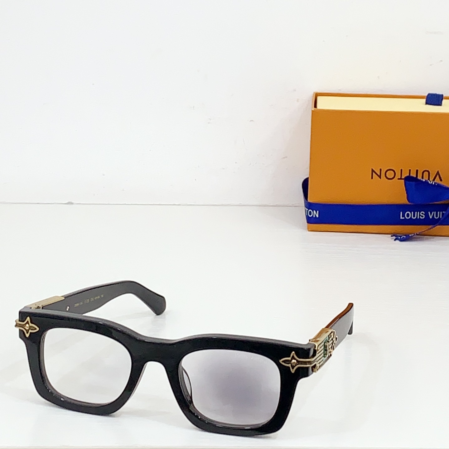 NO:251942,LOUIS VUITTO*MODEL: Z2529U, Z2532U, Z2556U, Z2557U, Z2558U color-changing glasses sunglasses, glasses, louis vuitton19860909LOUIS VUITTO*MODEL:Z2529U、Z2532U、Z2556U、Z2557U、Z2558U变色眼镜墨镜太阳镜,眼镜,louis vuitton,glasses