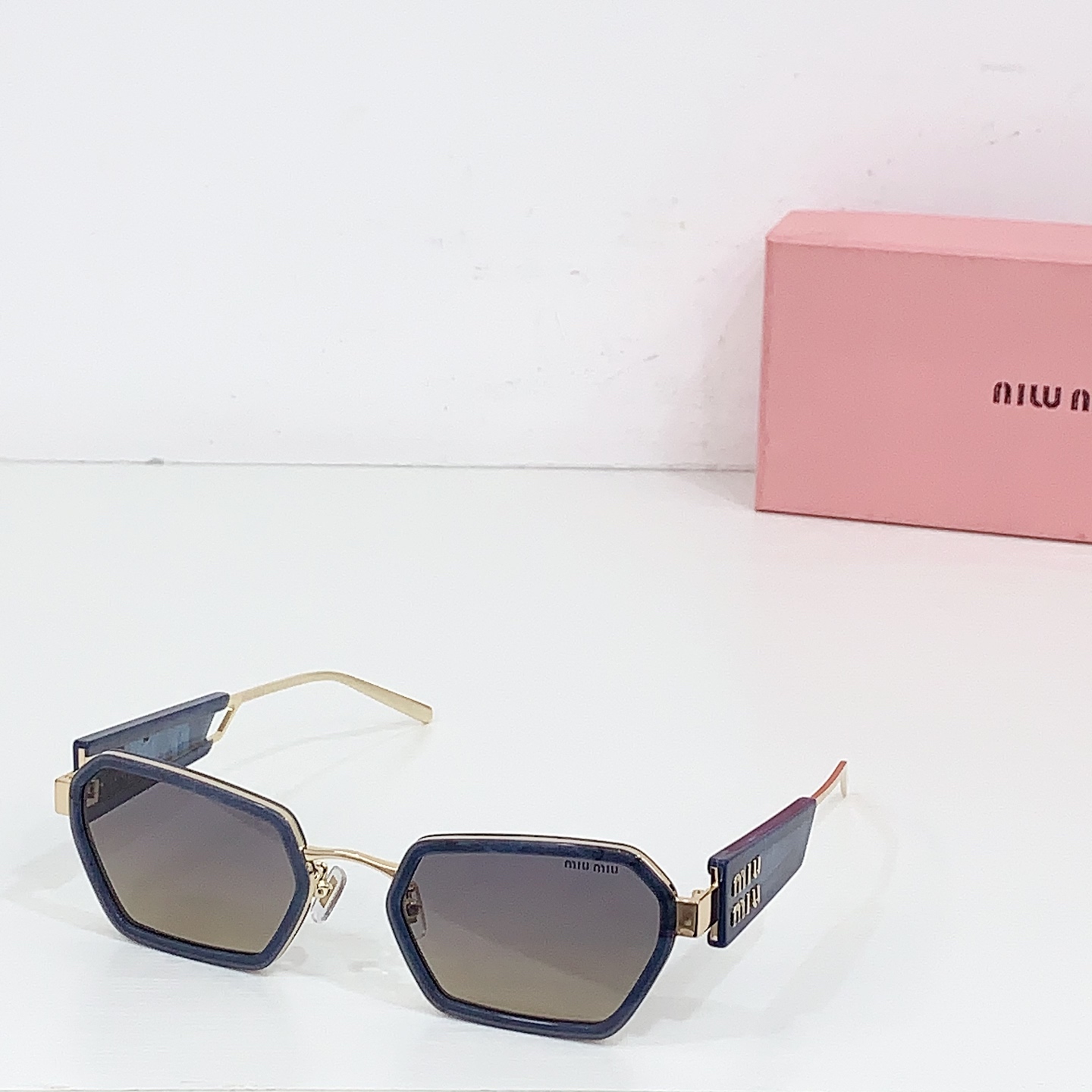 NO:252079,MiuMi* MODELSMU61WS SIZE55 port 18-147 glasses sunglasses sunglasses, glasses, miumiu19860909MiuMi* MODELSMU61WS SIZE55口18-147 眼镜墨镜太阳镜,眼镜,miumiu,glasses