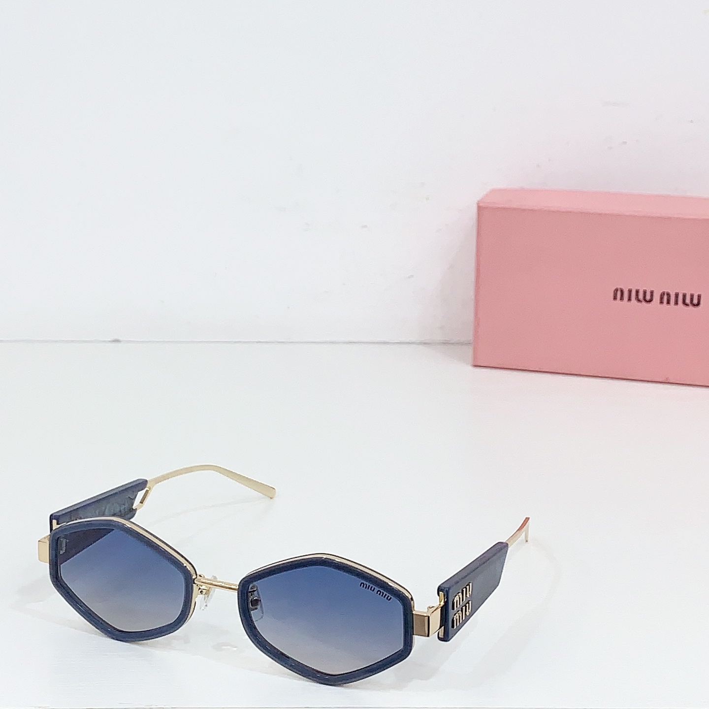 NO:252073,MiuMi* MODELSMU62WS SIZE55 port 18-147 glasses sunglasses sunglasses, glasses, miumiu19860909MiuMi* MODELSMU62WS SIZE55口18-147 眼镜墨镜太阳镜,眼镜,miumiu,glasses