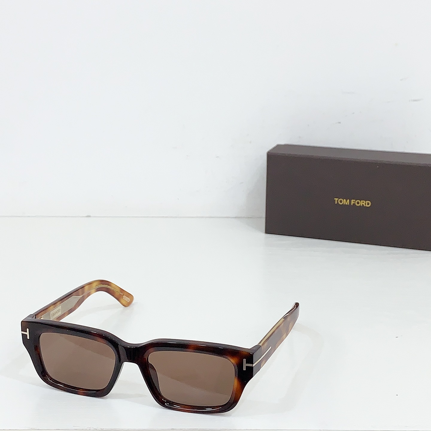 NO:253263,FT1203 Tom Ford FROM THE ICON COLLECTION The unique 