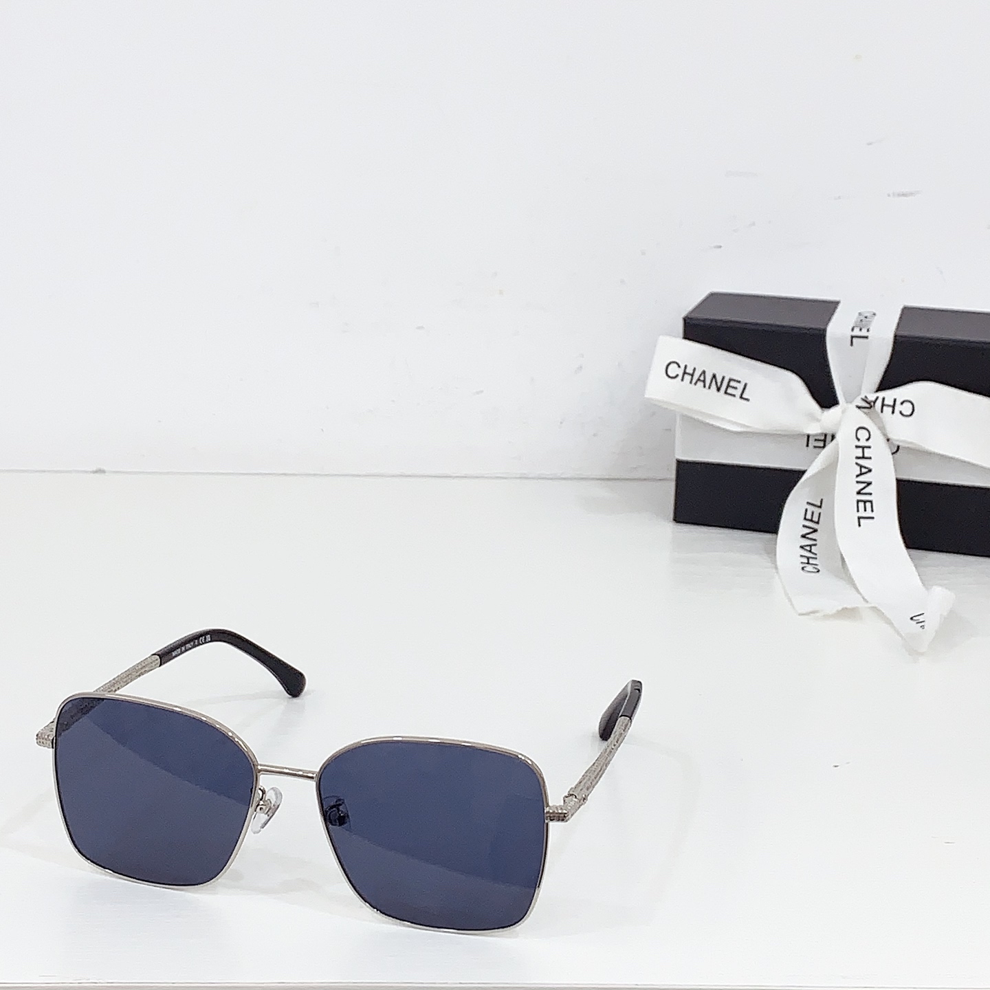 CHANE* modelo: 2216, talla: 57□16-145, precio: 135