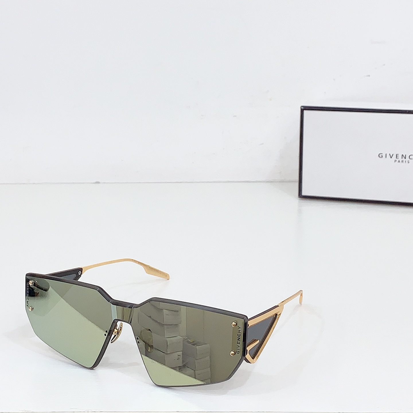 GIVENCH* Modelo: GV60016U Tamaño: 147口0 138 🉐185