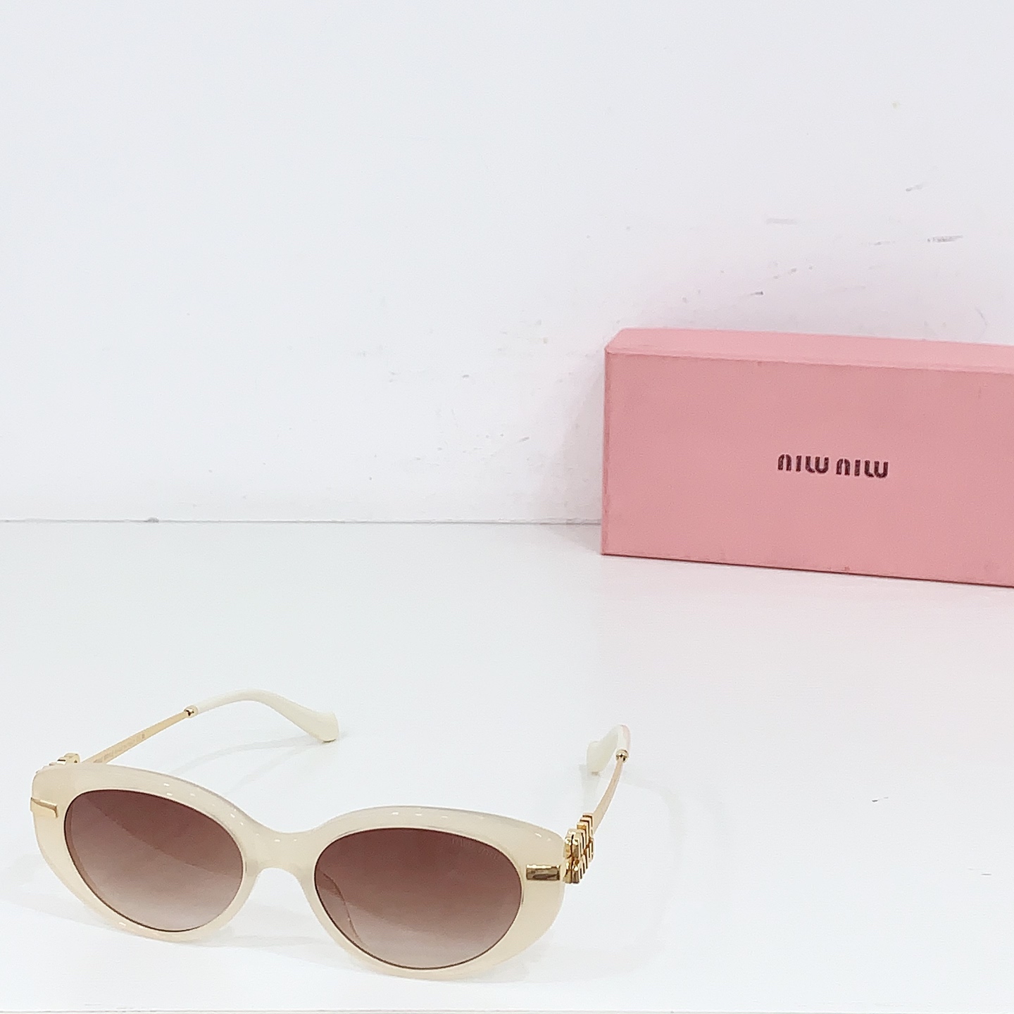 MIU MI* Modelo: SMU A08 Tamaño: 57□19-144 🉐110