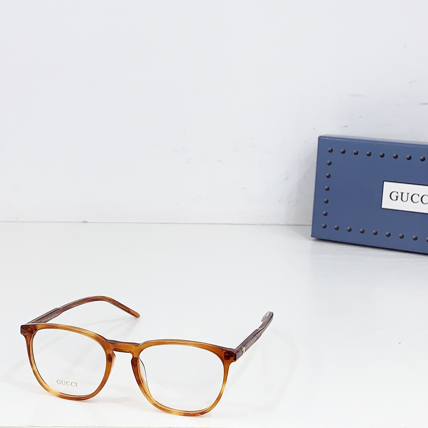 GUCC* Modelo: GG1904S, talla: 52-18-145, 🉐95