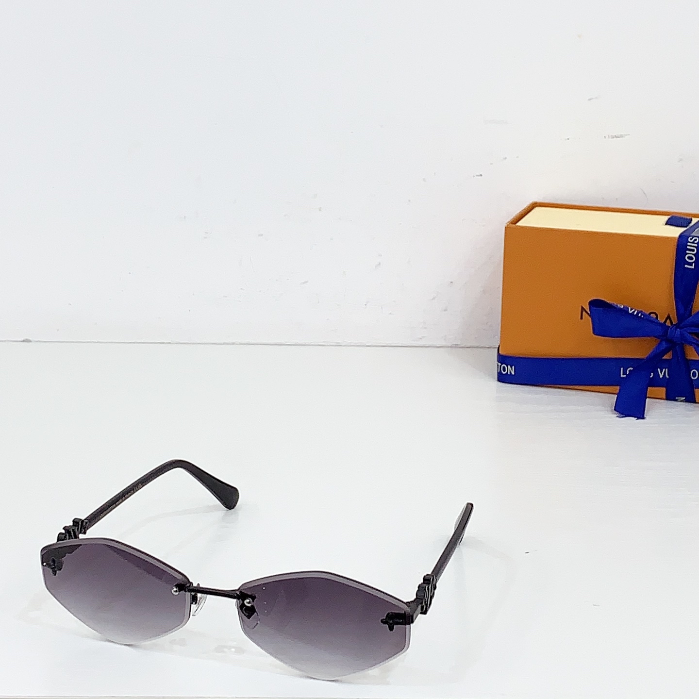 NO:254256,LOUIS VUITTO*MODELZ24601 SIZE63 17-glasses sunglasses, glasses, louis vuitton19860909LOUIS VUITTO*MODELZ24601 SIZE63口17-眼镜墨镜太阳镜,眼镜,louis vuitton,glasses