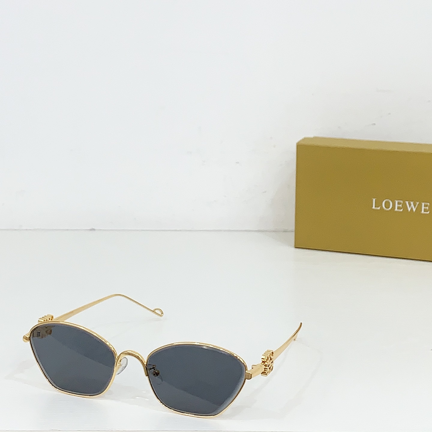 NO:368437,LOEWE MODELLW40115U SIZE57 port 18- glasses sunglasses sunglasses, glasses, loewe19860909LOEWE MODELLW40115U SIZE57口18- 眼镜墨镜太阳镜,眼镜,loewe,glasses