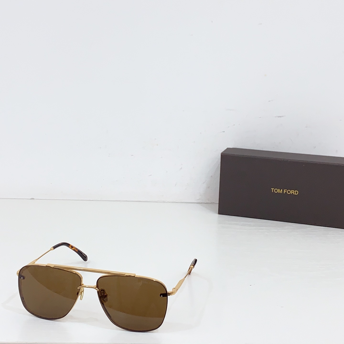 NO:255832,*Original version of the official website 1 to 1 FT new model arrives the latest frameless design lens adopts new design nose pad high-end atmospheric and high-end, golden electroplating size58-19- glasses sunglasses sunglasses, glasses19860909* 官网原版一比一 FT新款到货 最新无边框设计镜片 采用新设计鼻托高档大气上档次,金灿灿的电镀 size58-19- 眼镜墨镜太阳镜,眼镜,glasses