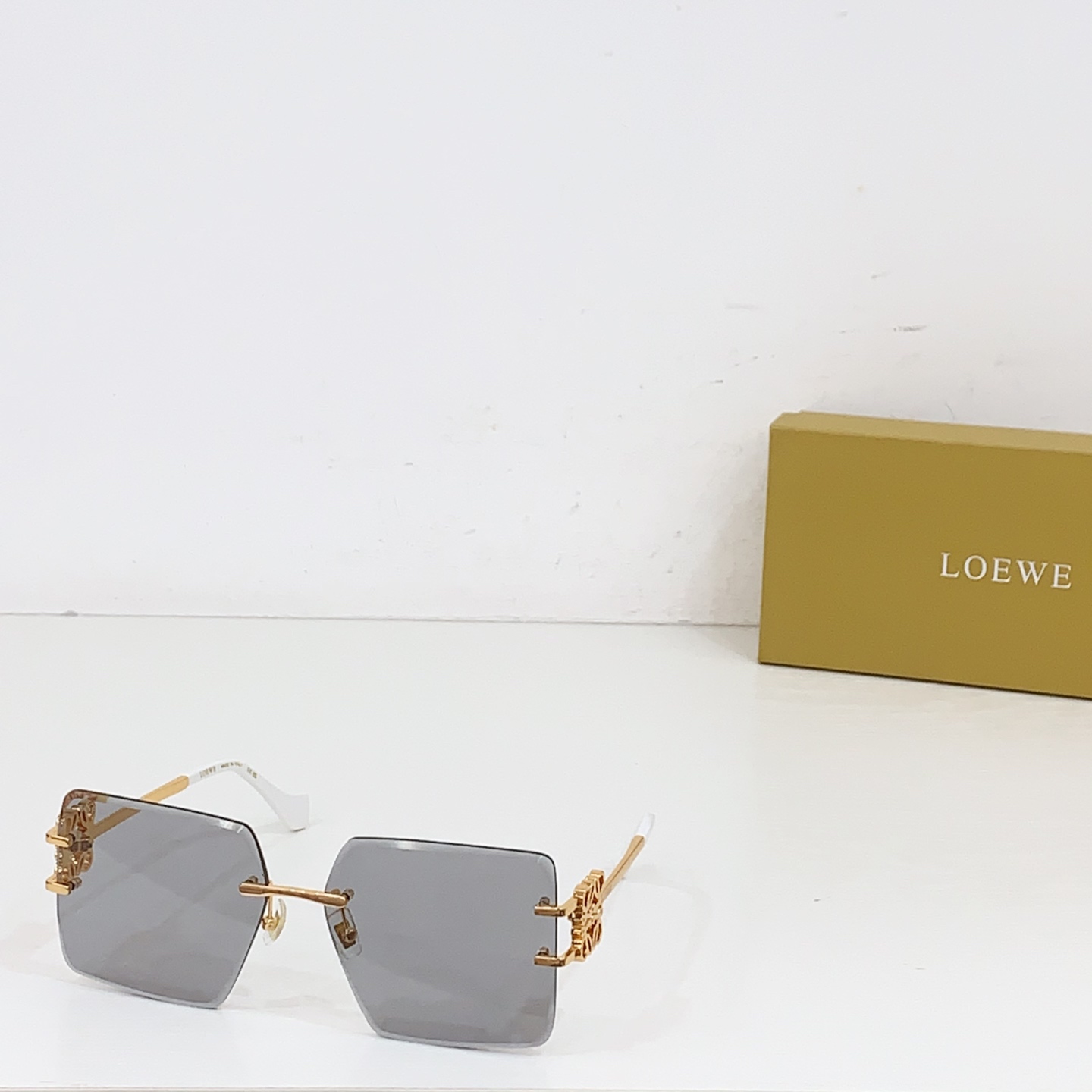 NO:258106,LOEWE OVERSIZED MODEL HW2057 SIZE62 port 16- glasses sunglasses, glasses, loewe, versace19860909LOEWE OVERSIZED MODEL HW2057 SIZE62口16- 眼镜墨镜太阳镜,眼镜,loewe,versace,glasses