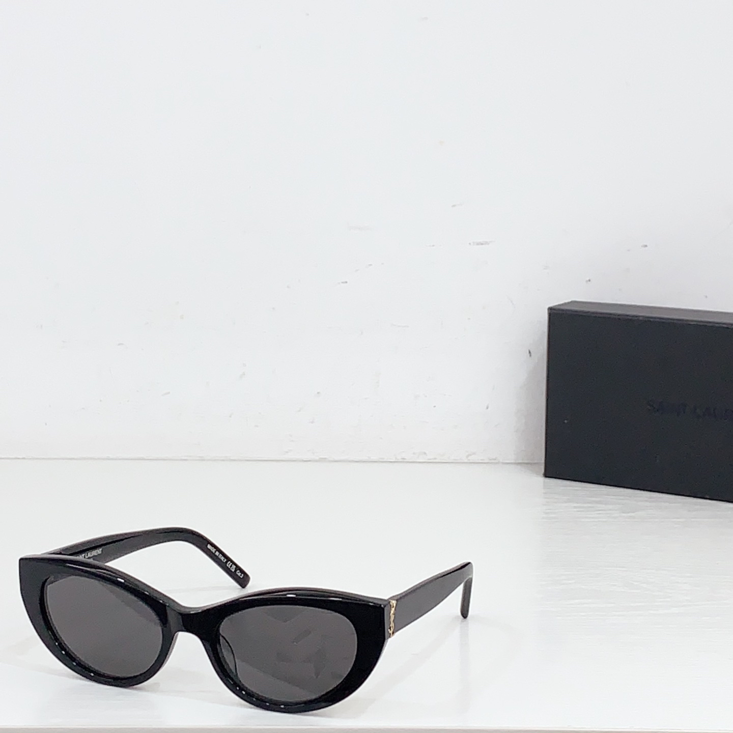 Saint Laurent SLM115 Cat Eye Sunglasses - Classic Logo, Stylish Design