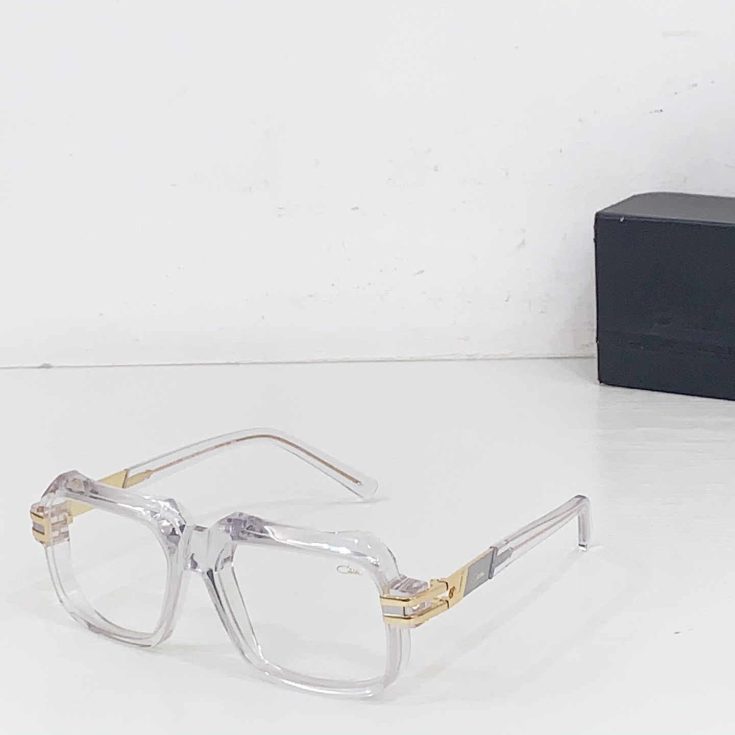 NO:354584,CAZA* official website original one to one new model just arrived MOD6037, size: 56-door 17-Use bright and bright original colors, and also strong and unrestrained avant-garde design style. Each Kagar is an outstanding work, with a full texture on the face and is deeply sought after by famous nobles at home and abroad! Glasses, sunglasses, glasses19860909CAZA*官网原版一比一 新款刚刚到货 MOD6037,size: 56口17-运用鲜艳亮丽的原色,表现也强烈奔放,不受左右的前卫设计风格.每一支卡加尔都是一件杰出的作品 ,戴上脸质感十足,深受国内外名门贵族们的追捧!眼镜墨镜太阳镜,眼镜,glasses