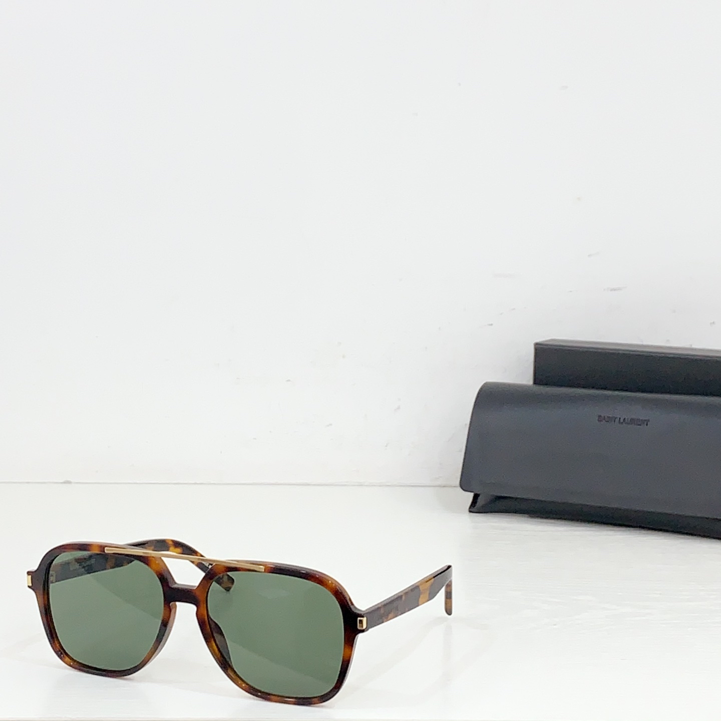 NO:354448,SAINT LAURE* The popularity is unquestionable MODELSL SIZE57 port 18- glasses sunglasses sunglasses, glasses, saint laurent19860909SAINT LAURE* 火爆程度毋庸置疑 MODELSL SIZE57口18- 眼镜墨镜太阳镜,眼镜,saint laurent,glasses