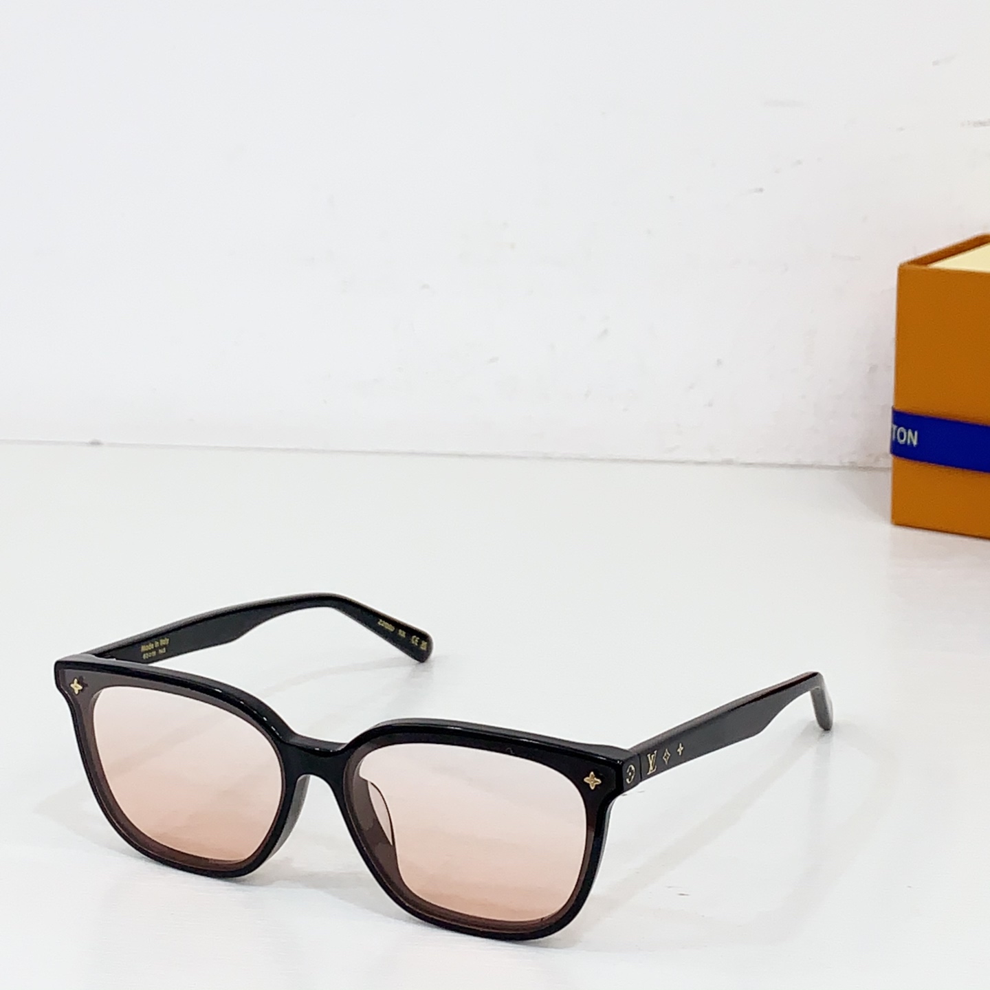 NO:356408,Original high quality LOUIS VUITTO* MODZ2136 Z2151 Z2152 Z2153 Z2154 SIZE63 port 15-146 glasses sunglasses sunglasses, glasses, louis vuitton19860909原版高品质 LOUIS VUITTO* MODZ2136 Z2151 Z2152 Z2153 Z2154 SIZE63口15-146 眼镜墨镜太阳镜,眼镜,louis vuitton,glasses