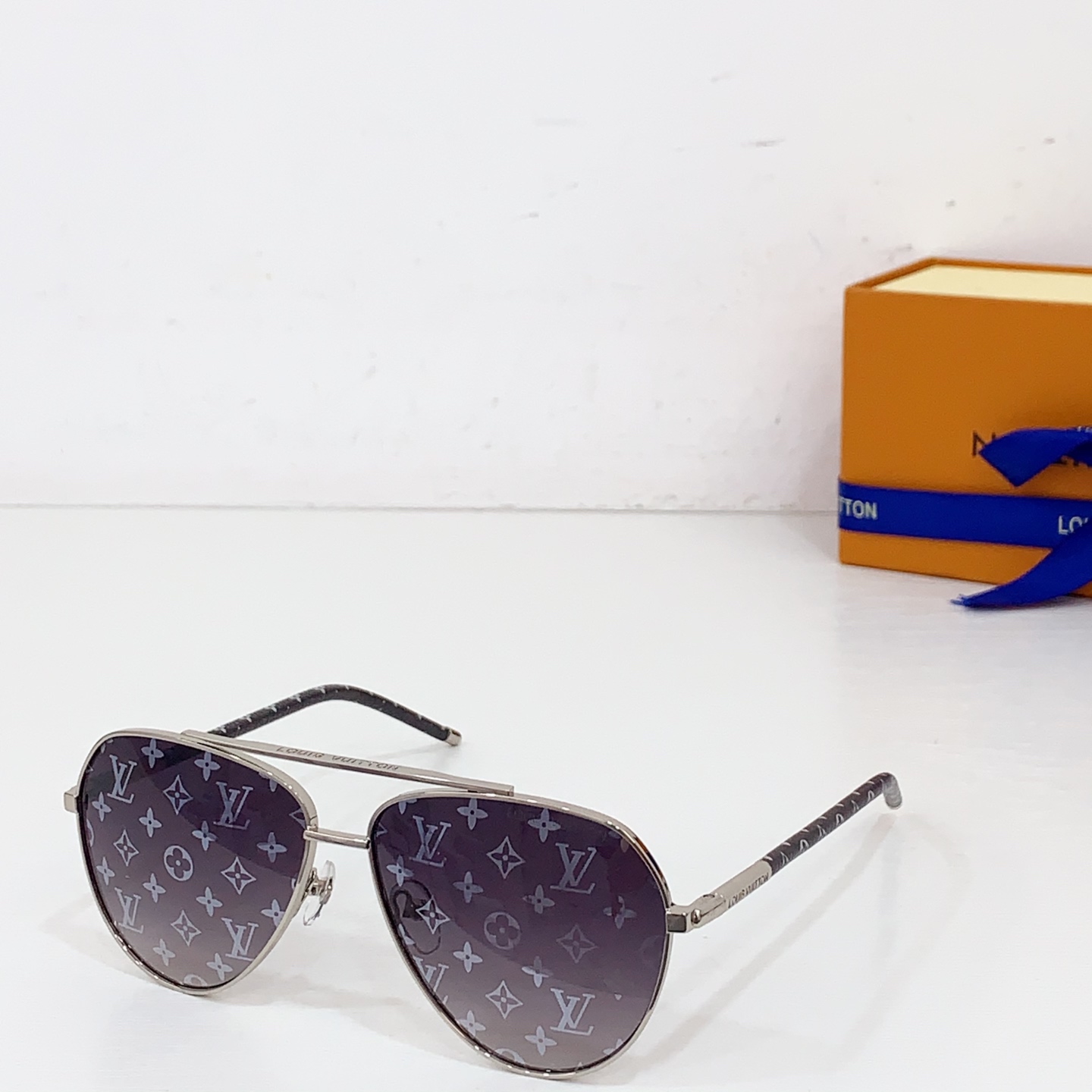 NO:356387,LOUIS VUITTO*Louis VIV*Original Model Z1797U, Size59-14-Forever Toad Simple Classic Sunglasses Temple Foreskin Design Excellent Comfortable Top Craftsmanship As always High Quality Glasses Sunglasses, Glasses, louis vuitton, louis vuitton19860909LOUIS VUITTO*路易威* 官网原版款 ModelZ1797U ,Size59口14-永远的蛤蟆简约经典墨镜 镜腿包皮设计 舒适感绝佳 顶级工艺 一如既往的高品质 眼镜墨镜太阳镜,眼镜,louis vuitton,louis vuitton,glasses