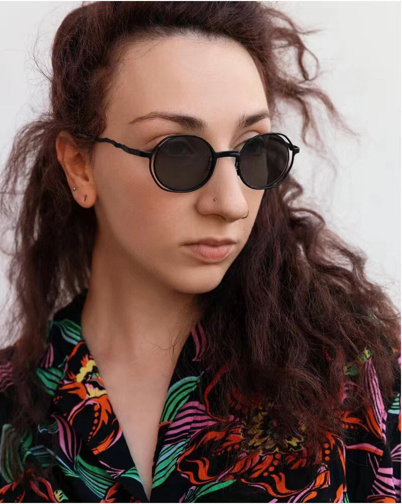 KUBORAUM Maske H11 Round Sunglasses - Matte Black Frame, Unique Design