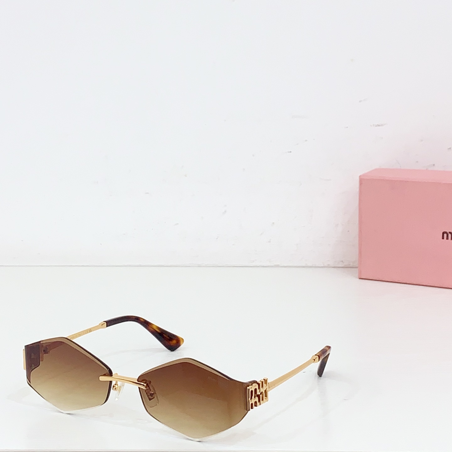 NO:360522,MIU MI* MODELMU140AV SIZE65 port 17 142 glasses sunglasses sunglasses, glasses, miumiu19860909MIU MI* MODELMU140AV SIZE65口17 142 眼镜墨镜太阳镜,眼镜,miumiu,glasses