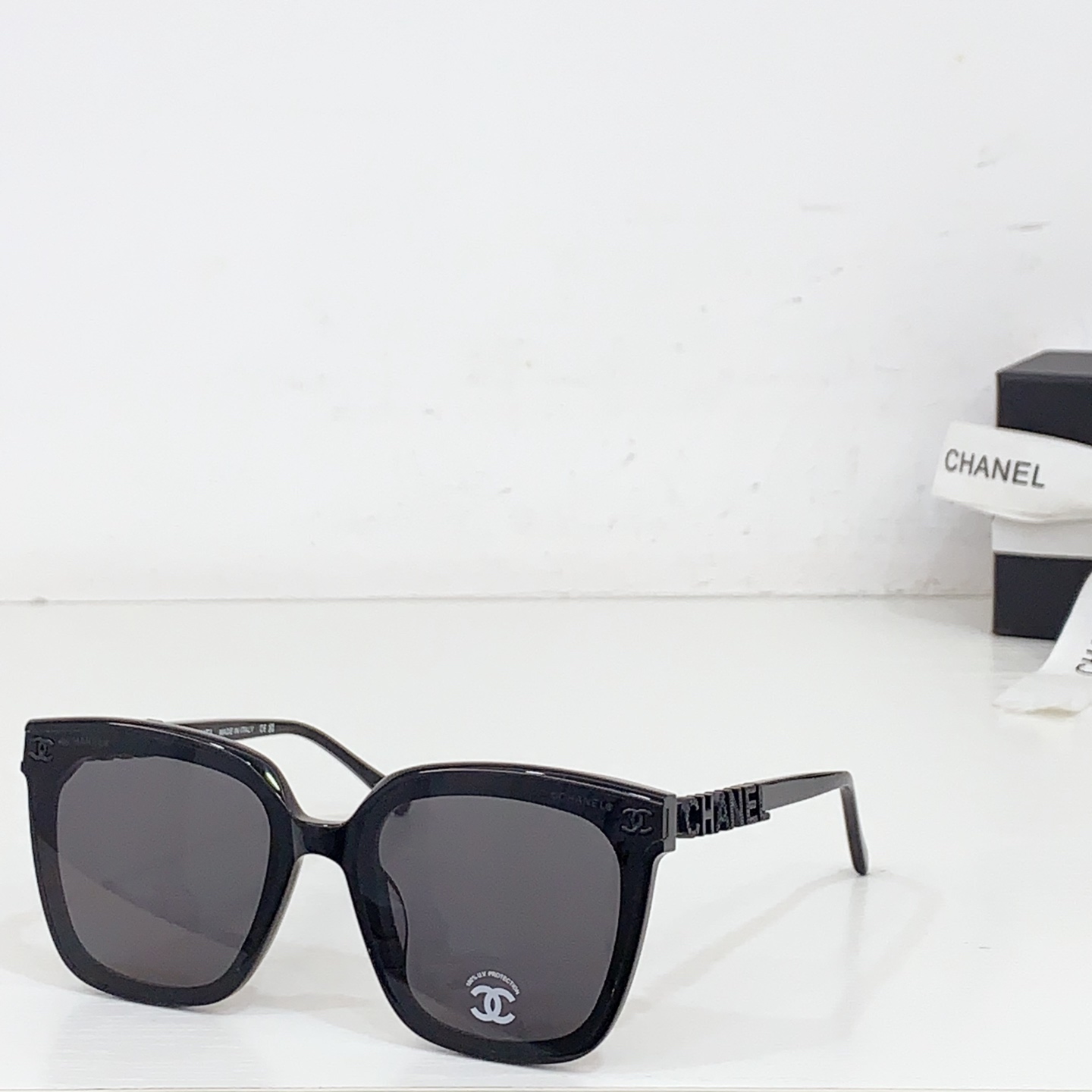 NO:361488,The new series of beautiful grandma's letter legs is ch6806. The atmosphere is bare-faced, the face is invincible, the legs with diamond letters are exquisite, the side face is so delicate!  SIZE 66-17- Glasses sunglasses, glasses19860909香奶奶字母腿系列上新啦 ch6806 氛围感素颜大框 遮脸无敌 带钻字母腿 侧颜精致住了！ SIZE 66-17- 眼镜墨镜太阳镜,眼镜,glasses