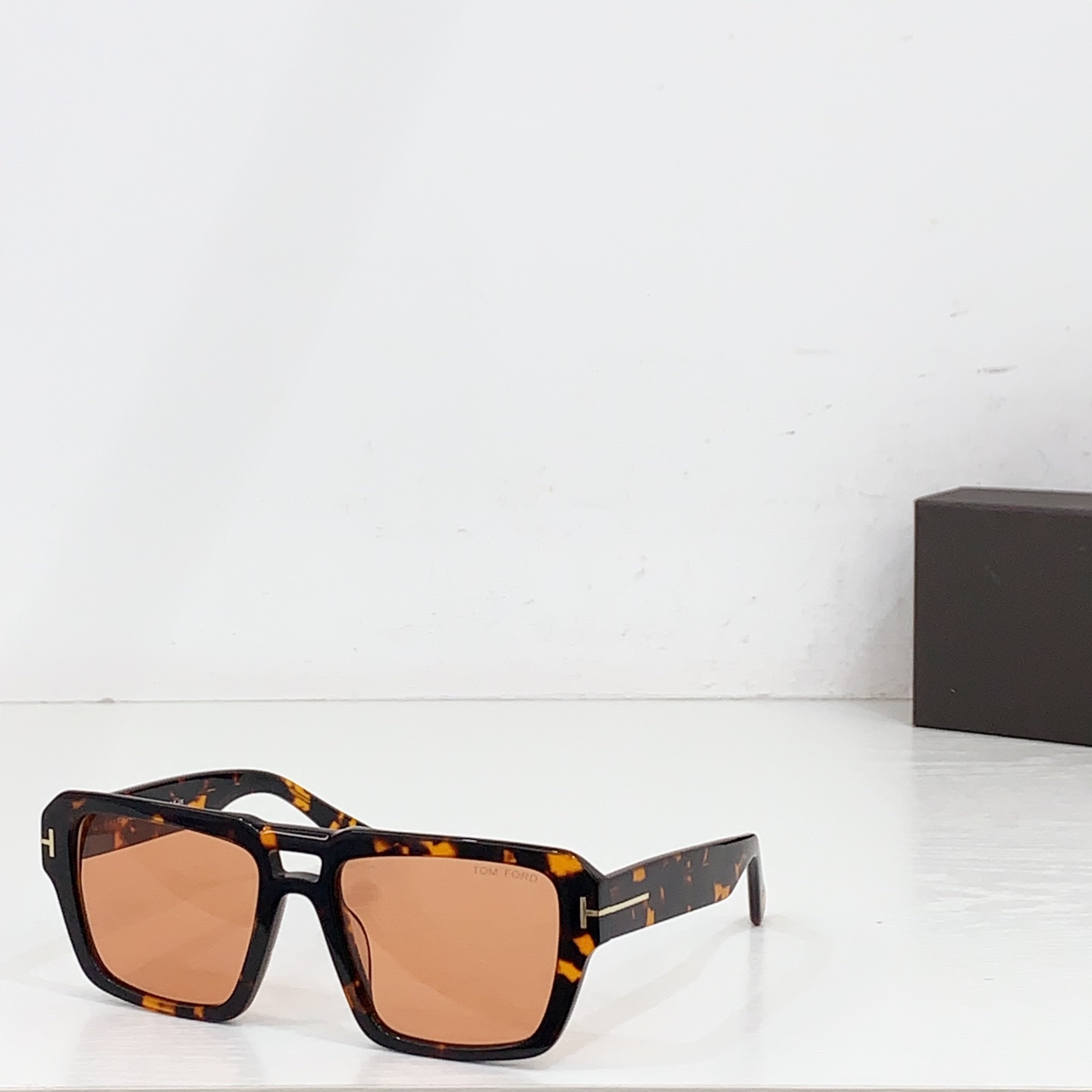 NO:361541,95 TOM FOR* official website original version 1 to 1 Tom FOR* Model: FT1153 is the leading brand in the fashion industry, and is sought after by many fashionable experts!  Super high craftsmanship level Advanced craftsmanship T-shaped nails are designed to say goodbye to the trouble of losing nails Size56 mouth 19-glasses sunglasses, glasses, tom ford1986090995 TOM FOR*官网原版一比一 汤姆福*Model:FT1153潮流时尚界的领军大牌牌,受很多时髦达人追捧！超高的工艺水准 高级工艺 T字钉采用蘑菇钉设计告别掉钉烦恼Size56口19-眼镜墨镜太阳镜,眼镜,tom ford,glasses