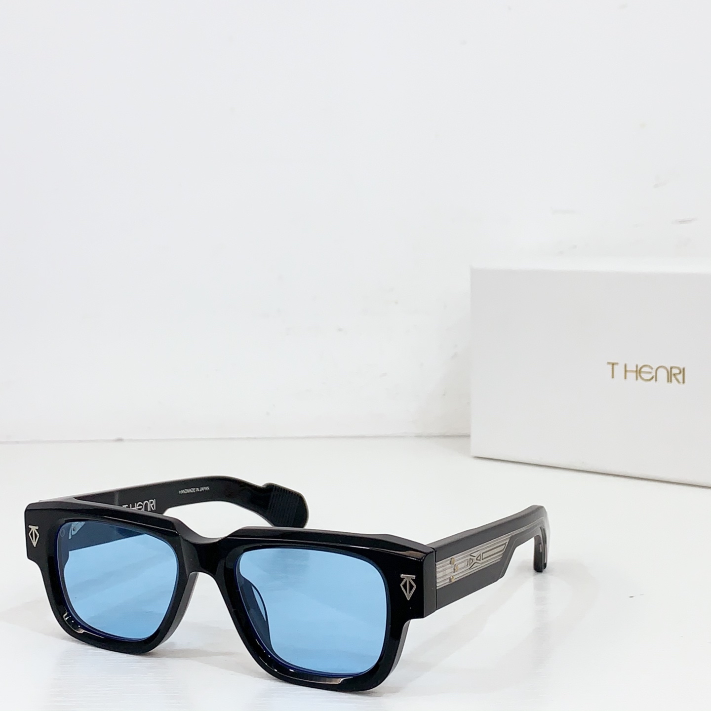 NO:364021,THENRI Photochromomic MODEL:TAYCAN SIZE: 52-port 20-146 sunglasses color-changing glasses sunglasses, glasses19860909THENRI Photochroromic MODEL:TAYCAN SIZE: 52口20-146 墨镜 变色眼镜墨镜太阳镜,眼镜,glasses