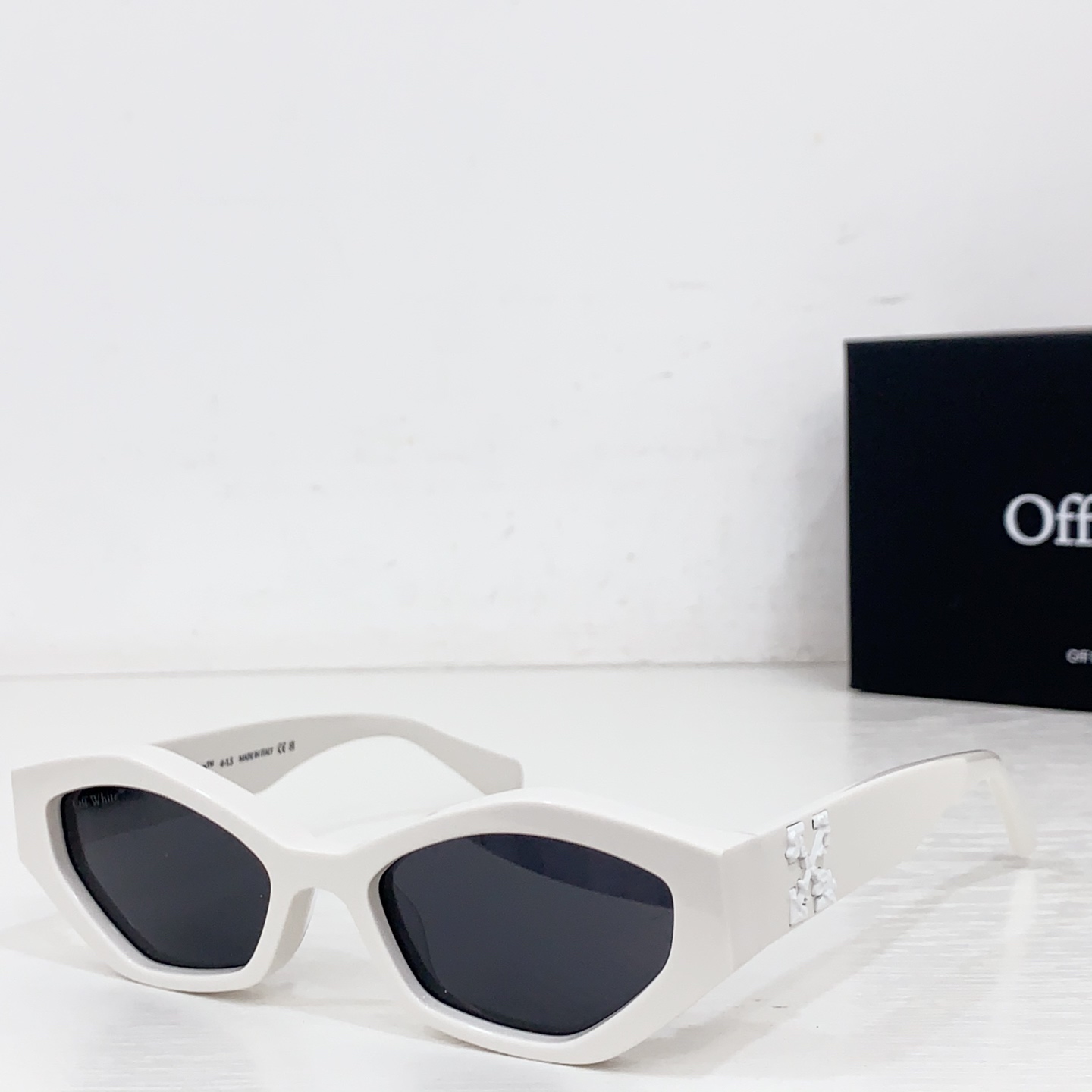 NO:365164,OFF WHITE MODELOERI144 SIZE:55-Odd 19-Glasses, Sunglasses, Sunglasses, Off white19860909OFF WHITE MODELOERI144 SIZE:55口19- 眼镜墨镜太阳镜,眼镜,off white,glasses