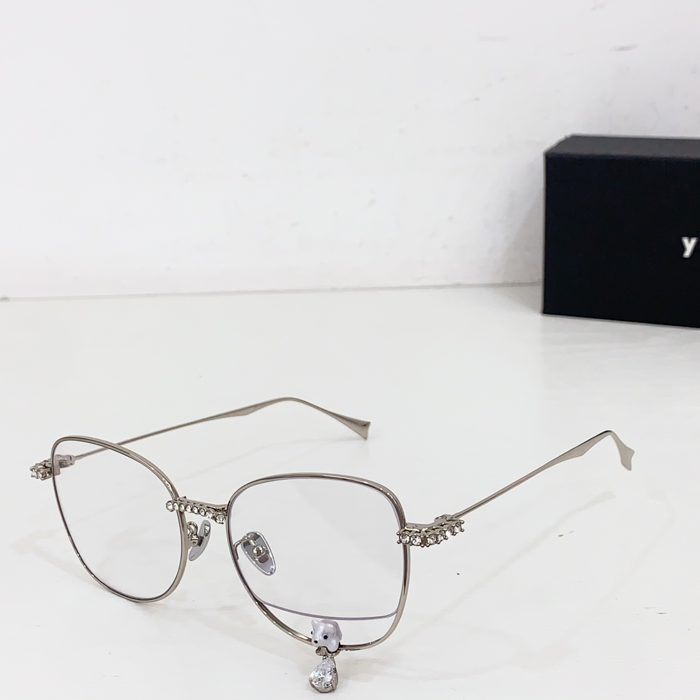 NO:366904,#YVMIN# YVMINYVMINYVM Flocking Bear Gem Pendant Glasses Can Become Glowing Girl: Fairies who have recently worn silver mechanical finishes. YVMINYVMI Gem Patchwork Metal Frame Jewelry Glasses Glasses Sunglasses Sunglasses, Glasses19860909#尤目YVMIN# YVMIN尤目 植绒熊宝石吊坠眼镜可配度数 发光女孩 : 最近佩戴银色机械面饰的仙女姬们.YVMIN尤目 宝石拼凑金属框珠宝眼镜眼镜墨镜太阳镜,眼镜,glasses