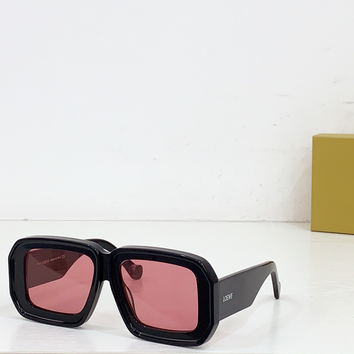 NO:367767,LOEWE*LW40064 orange Barcelona full of style, the style is full of vitality and the collision with bright colors. Glasses, sunglasses, sunglasses, loewe19860909LOEWE*LW40064橙色 巴塞罗那风情满满 造型充满了活力用亮色碰撞 男女都可佩戴的款眼镜墨镜太阳镜,眼镜,loewe,glasses