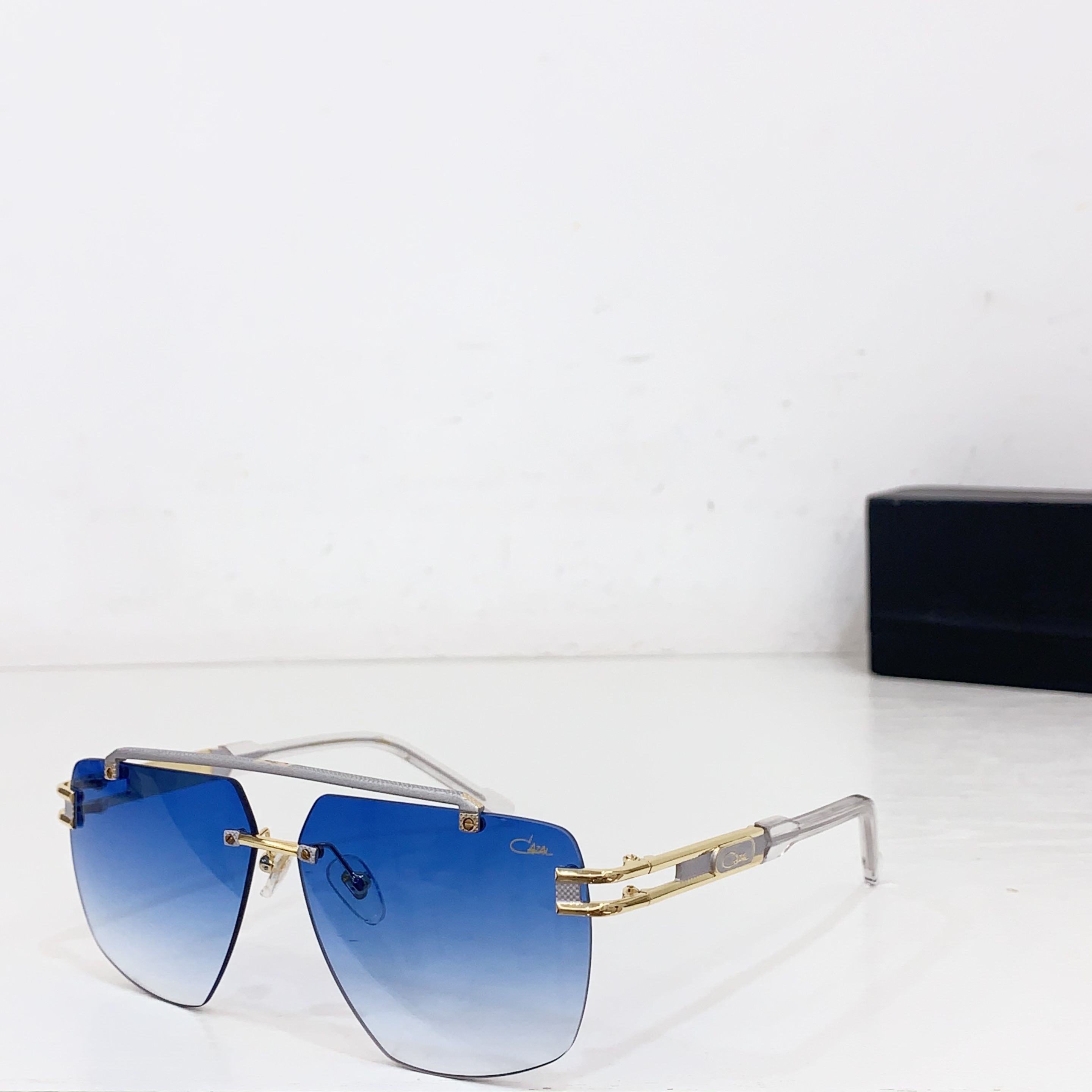 NO:368520,CAZA* official website original one to one new model just arrived MOD9107, size: 62-door 11-Use bright and bright original colors, and also expresses strong and unrestrained avant-garde design style. Each Kagar is an outstanding work, with a very textured face, and is deeply sought after by famous nobles at home and abroad! Glasses, sunglasses, glasses19860909CAZA*官网原版一比一 新款刚刚到货 MOD9107,size: 62口11-运用鲜艳亮丽的原色,表现也强烈奔放,不受左右的前卫设计风格.每一支卡加尔都是一件杰出的作品 ,戴上脸质感十足,深受国内外名门贵族们的追捧! 眼镜墨镜太阳镜,眼镜,glasses