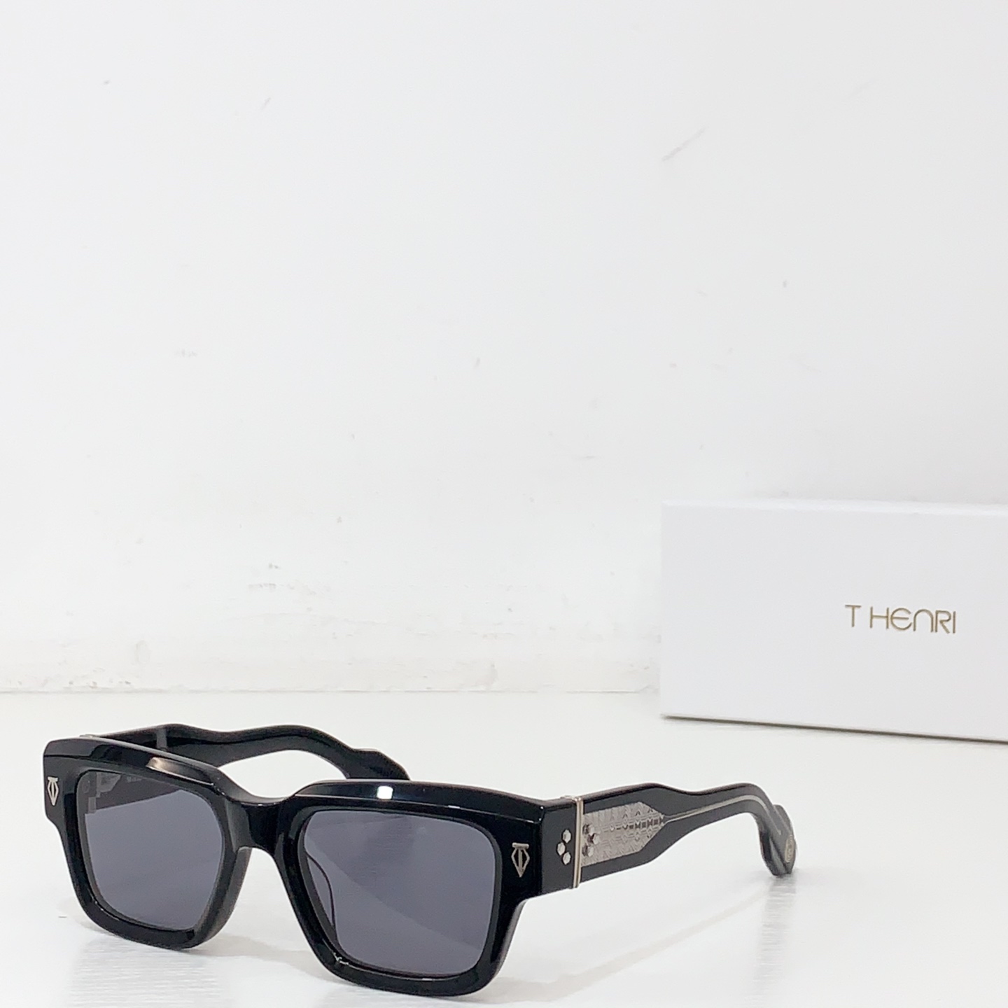 NO:371434,THENR* MODEL:TIRRENO SIZE:52 port 18-147 Delivery box ~ Glasses, sunglasses, glasses19860909THENR* MODEL:TIRRENO SIZE:52口18-147 配送盒子～ 眼镜墨镜太阳镜,眼镜,glasses