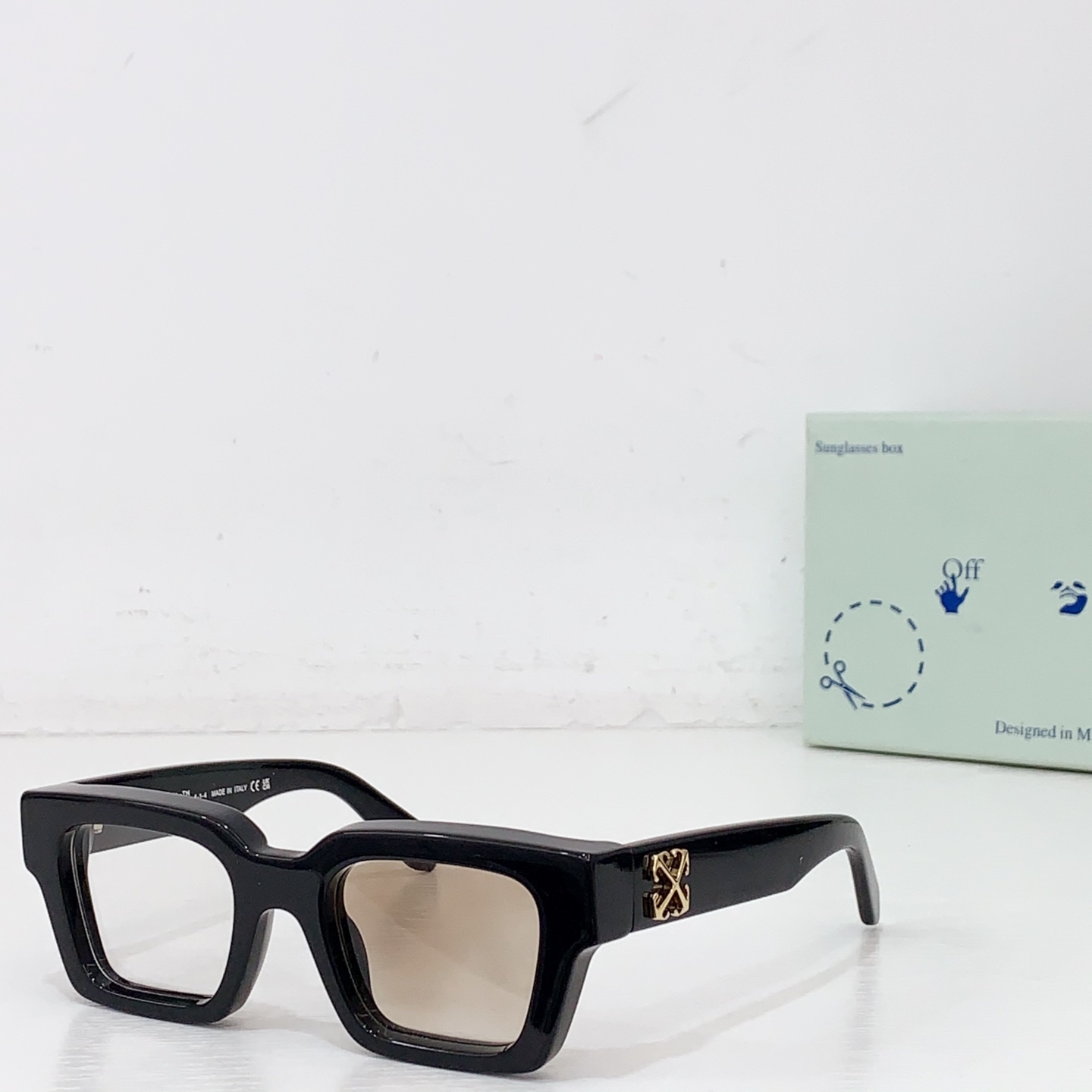 NO:371829,OFF WHITEMODEL:OERI126SIZE:50-mouth 22-1502170 Color-changing full-diamond glasses sunglasses, glasses, off white19860909OFF WHITEMODEL:OERI126SIZE:50口22-1502170 变色满钻眼镜墨镜太阳镜,眼镜,off white,glasses