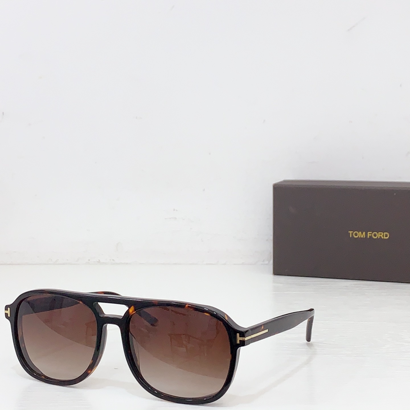 NO:373268,95 TOM FOR* official website original version 1 to 1 Tom FOR* Model: FT 1022 classic version frame, T-shaped nail adopts mushroom dip design to say goodbye to the trouble of losing nails, the leading brand in the fashion industry, and is sought after by many fashionable experts!  Super high craftsmanship level Advanced craftsmanship Size58 16- glasses sunglasses sunglasses, glasses, tom ford1986090995 TOM FOR*官网原版一比一 汤姆福*Model: FT 1022 经典版材框架,T字钉采用蘑菇丁设计告别掉钉烦恼,潮流时尚界的领军大牌牌,受很多时髦达人追捧！超高的工艺水准 高级工艺 Size58口16- 眼镜墨镜太阳镜,眼镜,tom ford,glasses