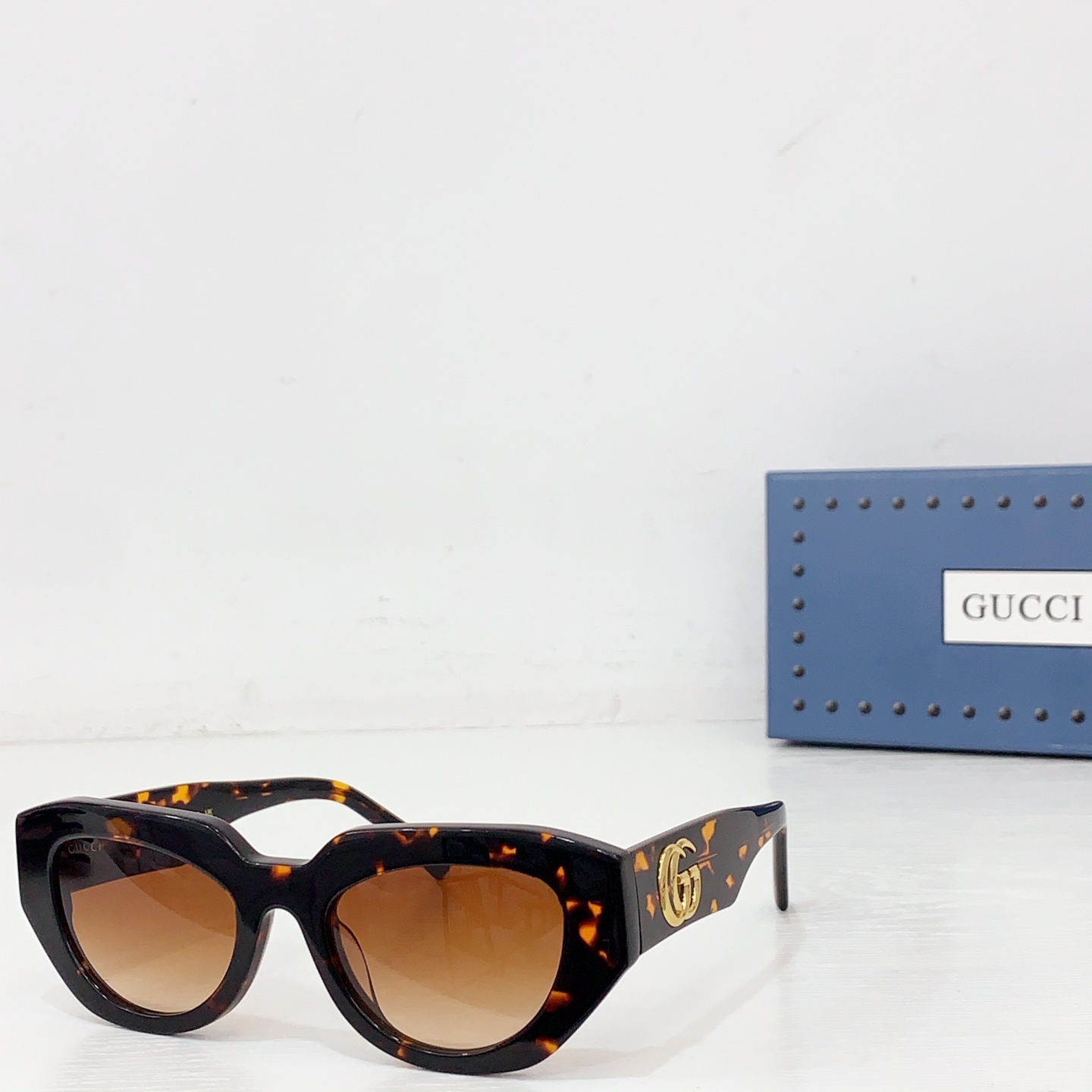 NO:373316,Guchi GUCC newest series arrives. Original one-to-one GG1421S, Size51 20- Elegant charm, classic board frames and temples embellished with exquisite and low-key golden GG decorative text and details, elegance never goes out of date~ Glasses, sunglasses, glasses, gucci19860909古迟GUCC*新款系列到货 原版一比一GG1421S,Size51口20- 恒久典雅魅力,经典板材镜框和镜腿上点缀精致低调的金色大GG装饰文字以及细节,优雅永不过时～ 眼镜墨镜太阳镜,眼镜,gucci,glasses