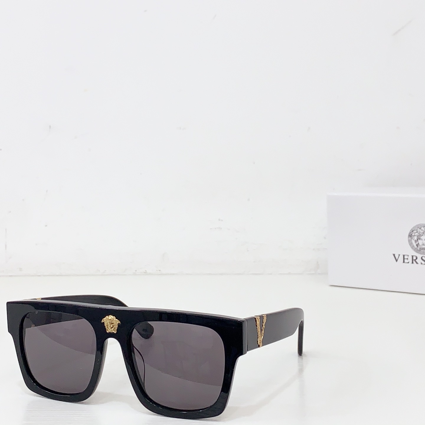 NO:373319,*Fansi* New sunglasses VE, size 53 20-Golden metal electroplating, temple clamp metal logo and Medusa head perfectly combine, both highlight the brand charm, quality visible to the naked eye, glasses, sunglasses, glasses, versace19860909*范思*新品太阳镜 VE,尺寸53口20-金灿灿的金属电镀,镜腿夹金属logo与美杜莎人头完美结合,双双突显品牌魅力 品质肉眼可见 眼镜墨镜太阳镜,眼镜,versace,glasses
