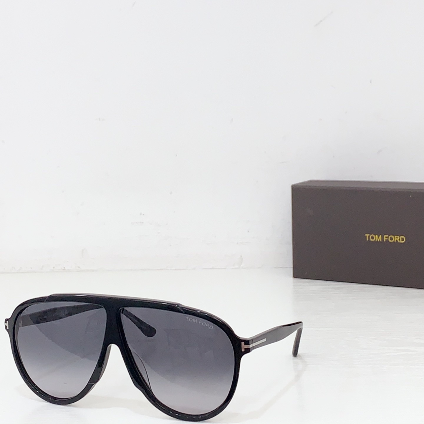 NO:373322,95 TOM FOR* official website original version 1 to 1 Tom FOR* Model: FT1211's leading brand in the fashion industry, and is sought after by many fashionable experts!  Super high craftsmanship level Advanced craftsmanship T-shaped nails are designed to bid farewell to the trouble of losing nails Size65 mouth 5- glasses sunglasses, glasses, tom ford1986090995 TOM FOR*官网原版一比一 汤姆福*Model:FT1211潮流时尚界的领军大牌牌,受很多时髦达人追捧！超高的工艺水准 高级工艺 T字钉采用蘑菇钉设计告别掉钉烦恼Size65口5- 眼镜墨镜太阳镜,眼镜,tom ford,glasses