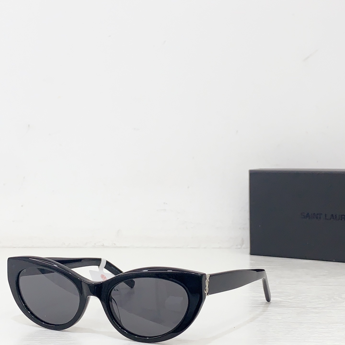 NO:373832,SAINT LAURN* European and American cat eye MODEL:SLM Classic logo counter-kill return SIZE: 53 mouth 19- glasses sunglasses sunglasses, glasses, saint laurent19860909SAINT LAURN* 欧美cat eye MODEL:SLM 经典徽标反杀回归 SIZE:53口19- 眼镜墨镜太阳镜,眼镜,saint laurent,glasses